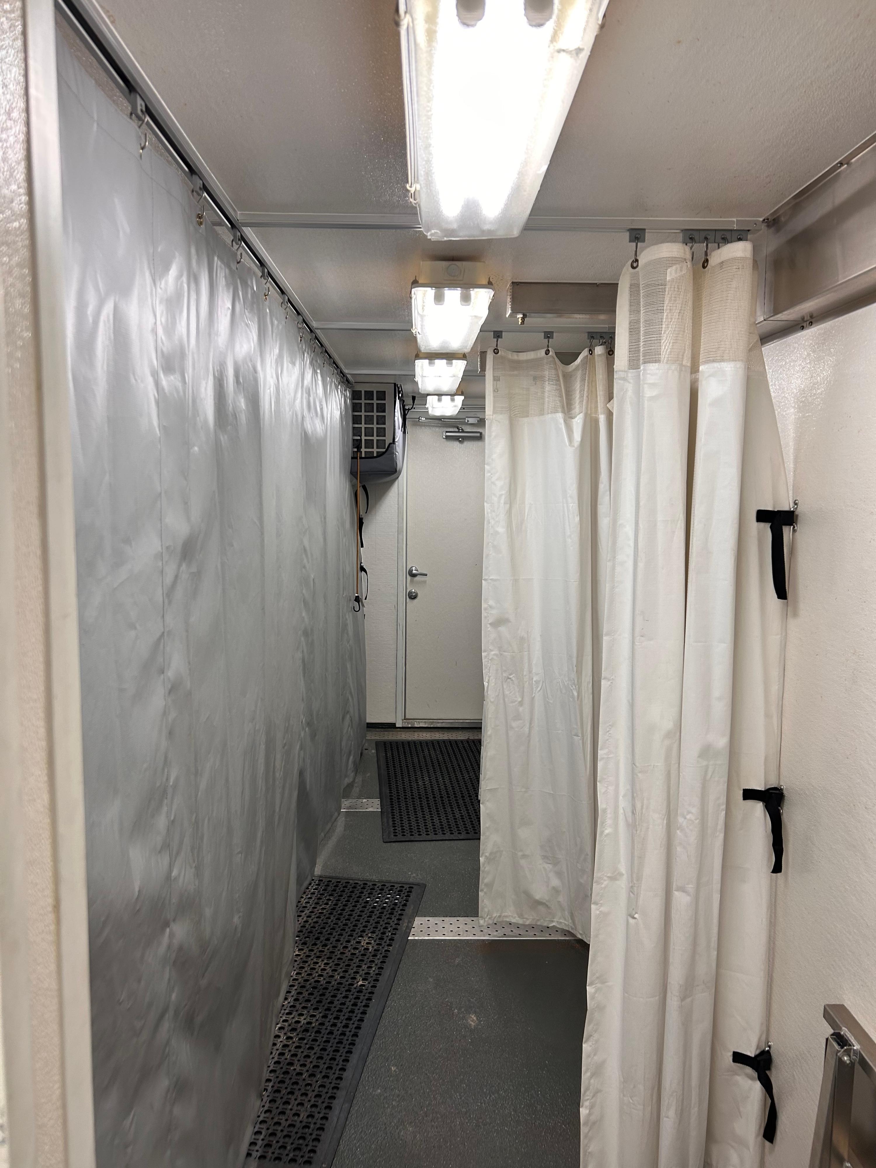 2006 MDX Mobile Office / Decontamination Trailer - image 8