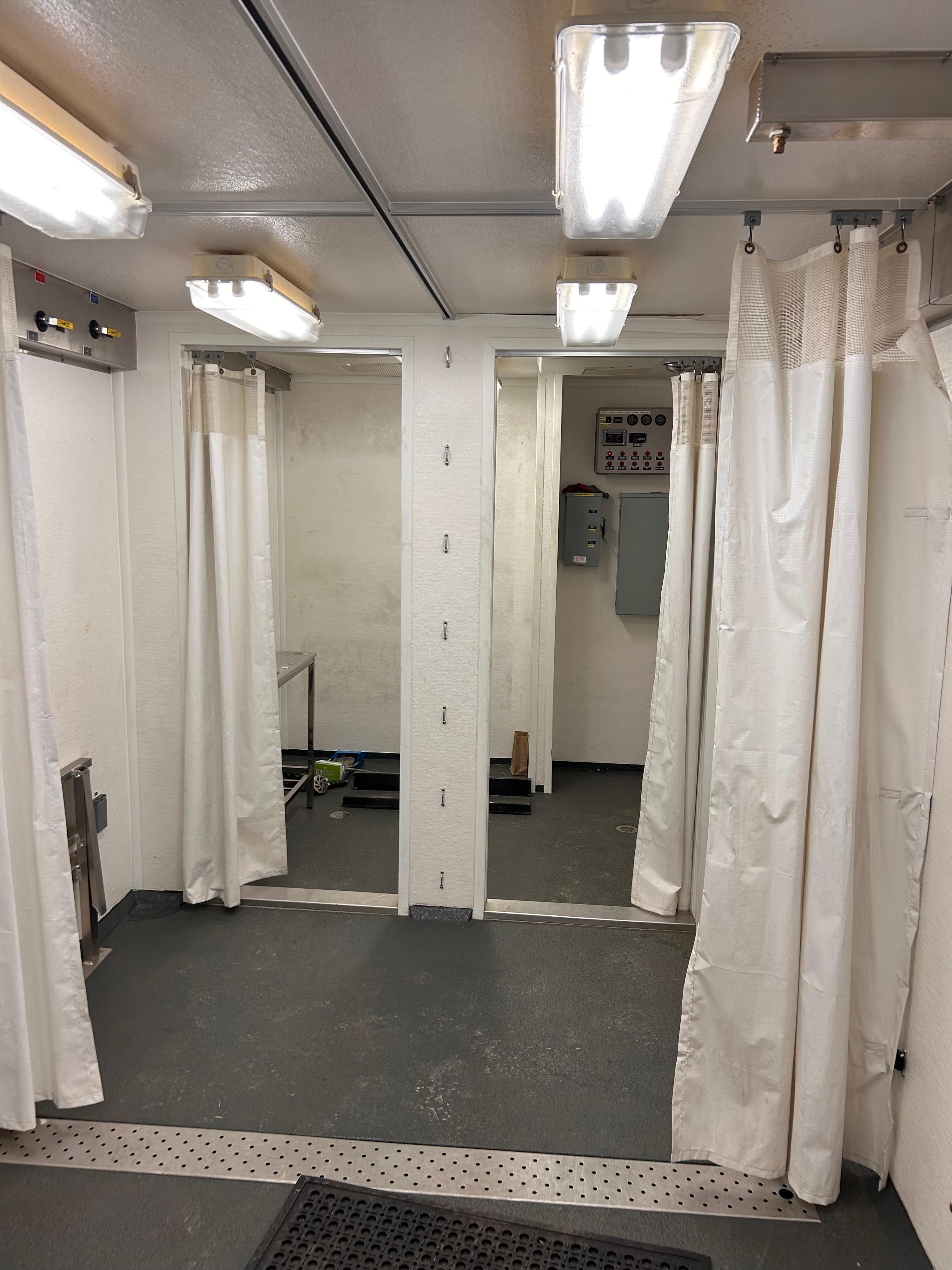 2006 MDX Mobile Office / Decontamination Trailer - image 5