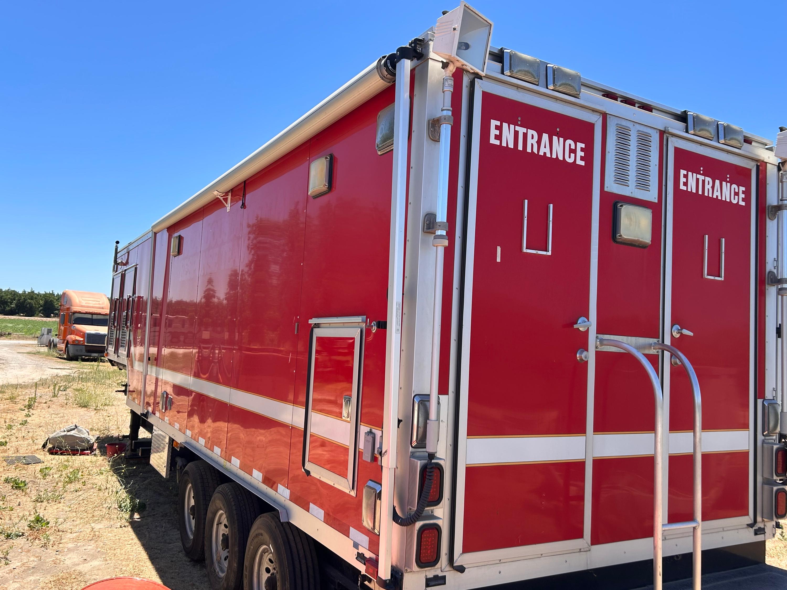 2006 MDX Mobile Office / Decontamination Trailer - image 2