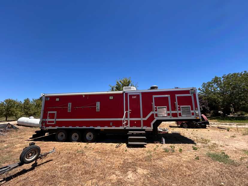 2006 MDX Mobile Office / Decontamination Trailer