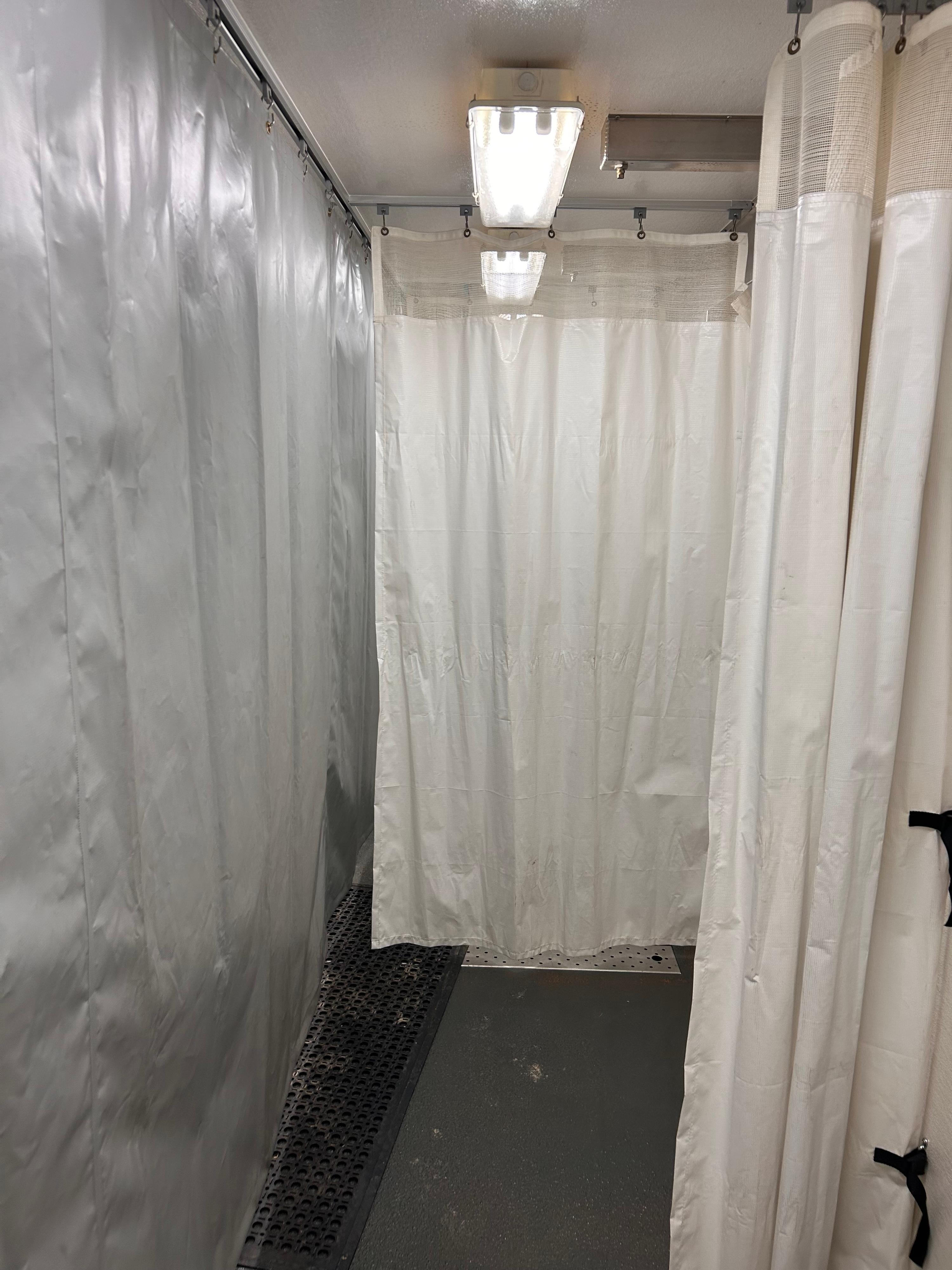 2006 MDX Mobile Office / Decontamination Trailer - image 9