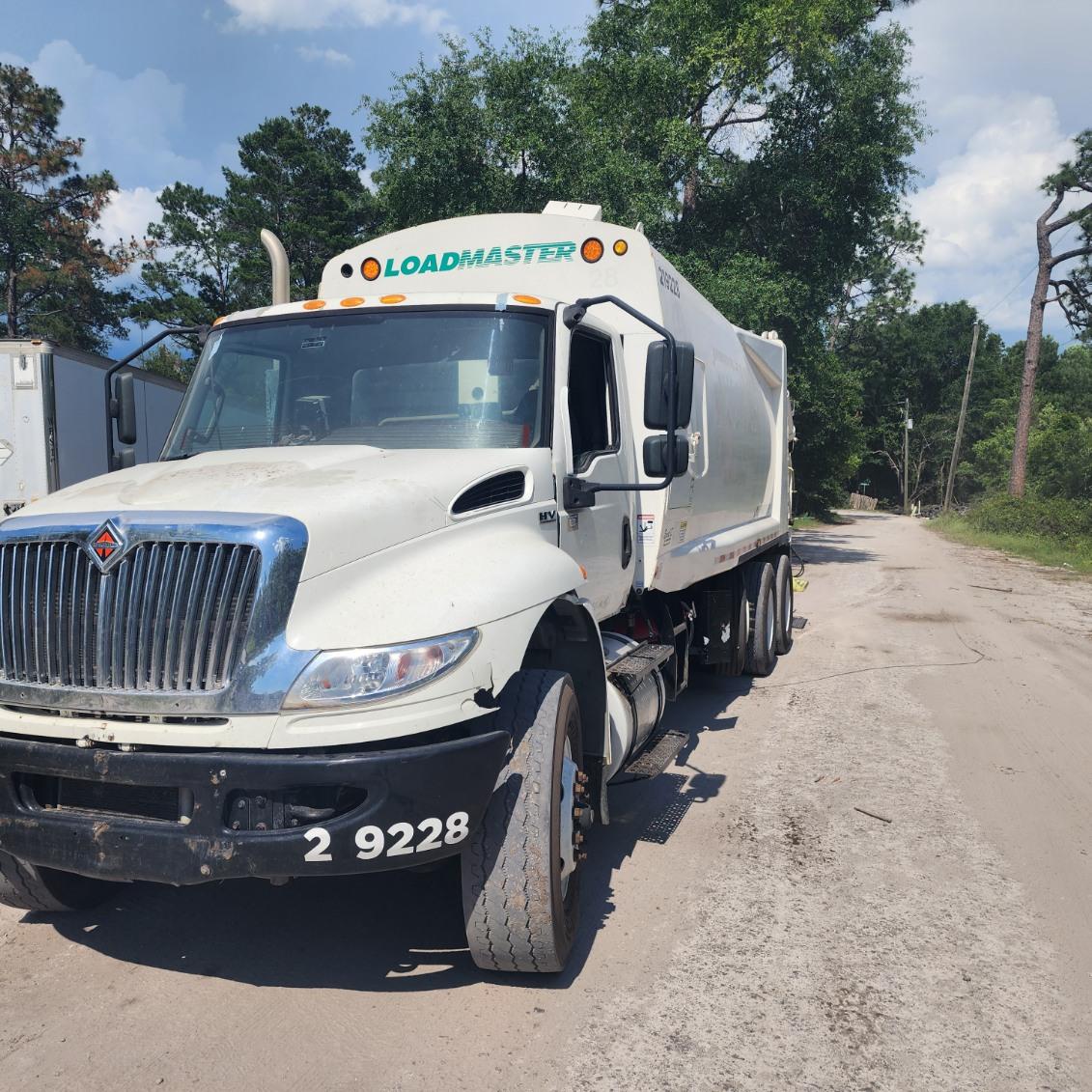 2019 International Loadmaster Rear Loader - image 2
