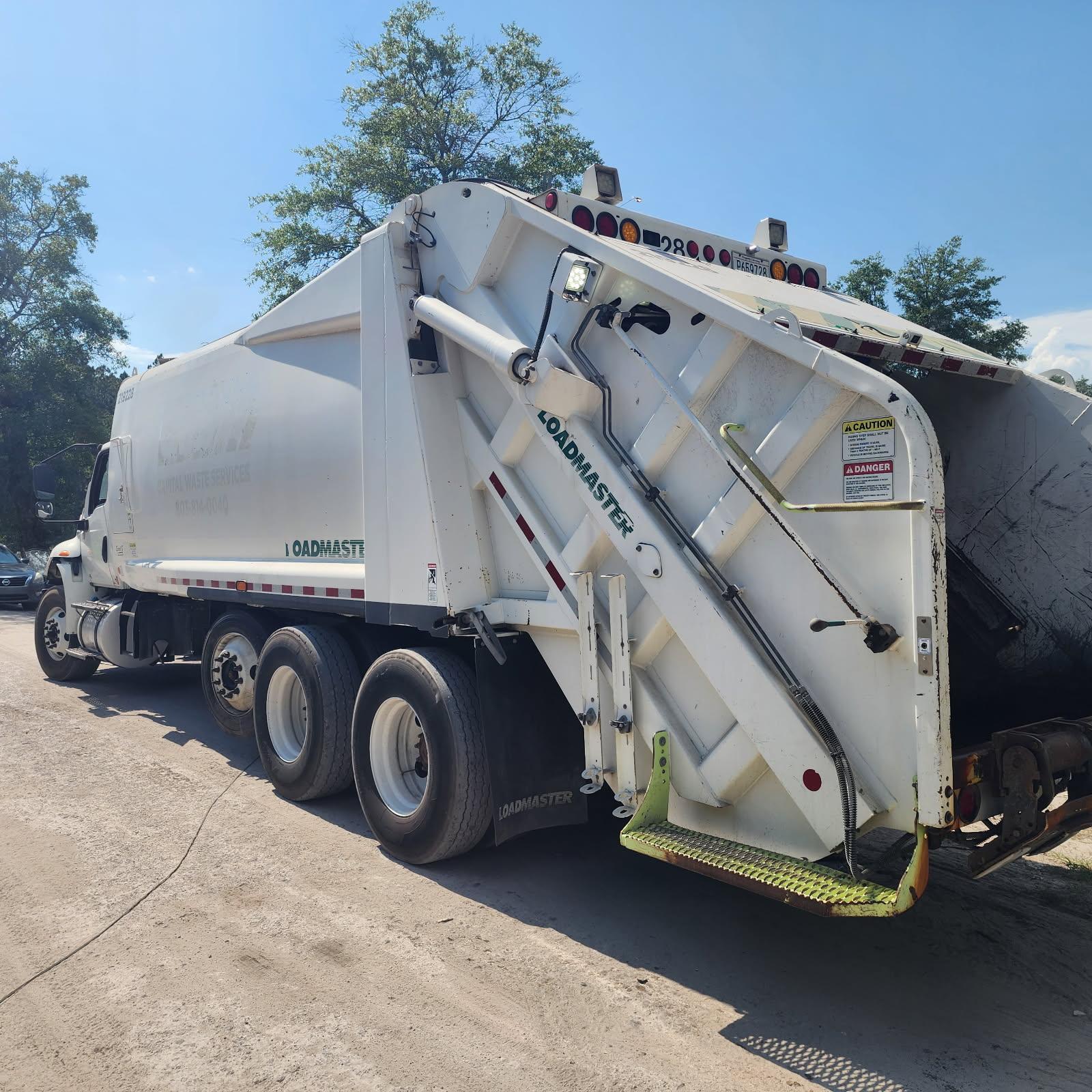 2019 International Loadmaster Rear Loader - image 3