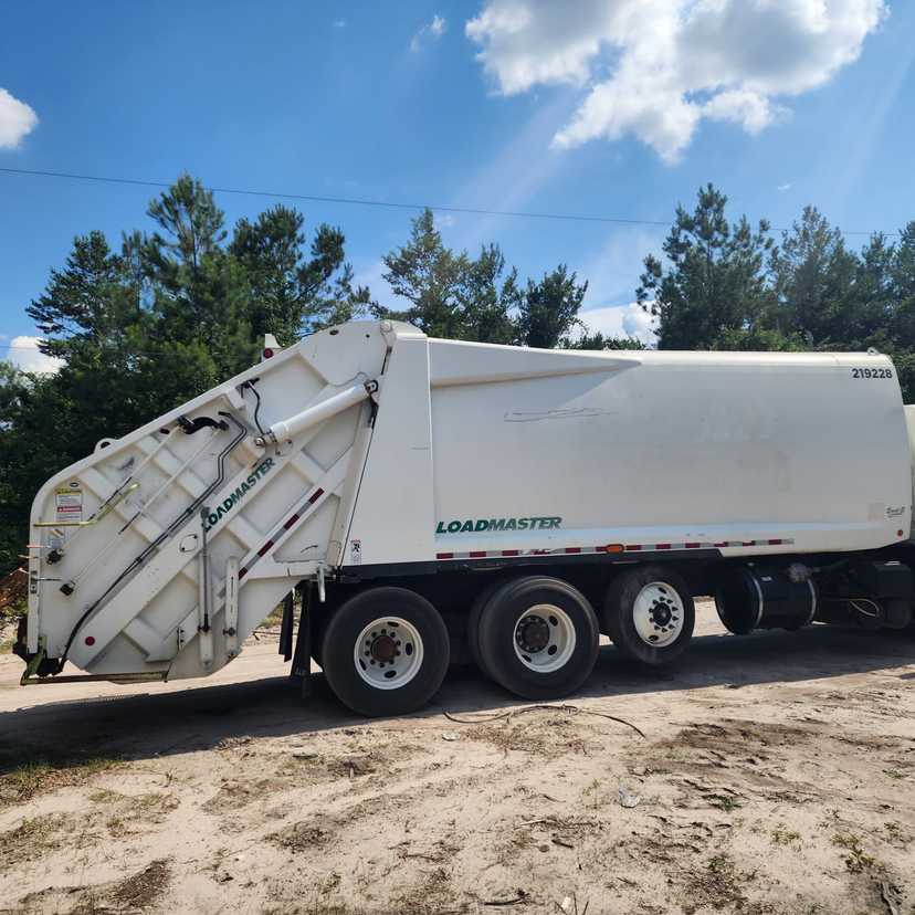 2019 International Loadmaster Rear Loader — photo 4