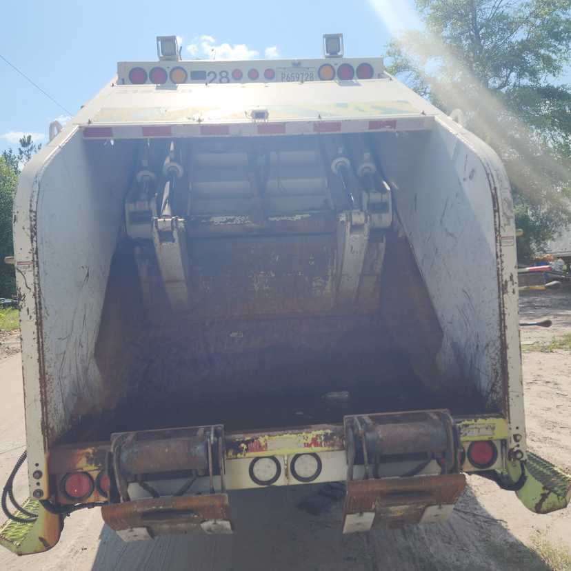 2019 International Loadmaster Rear Loader — photo 5