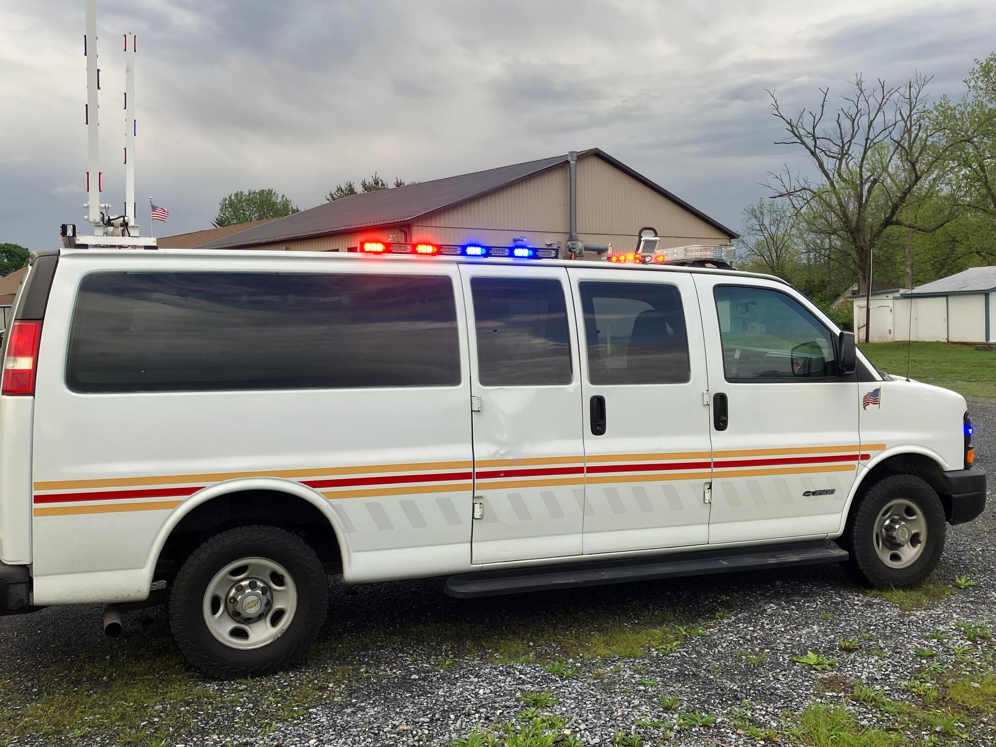 2003 Chevy 3500 Traffic Van - image 2