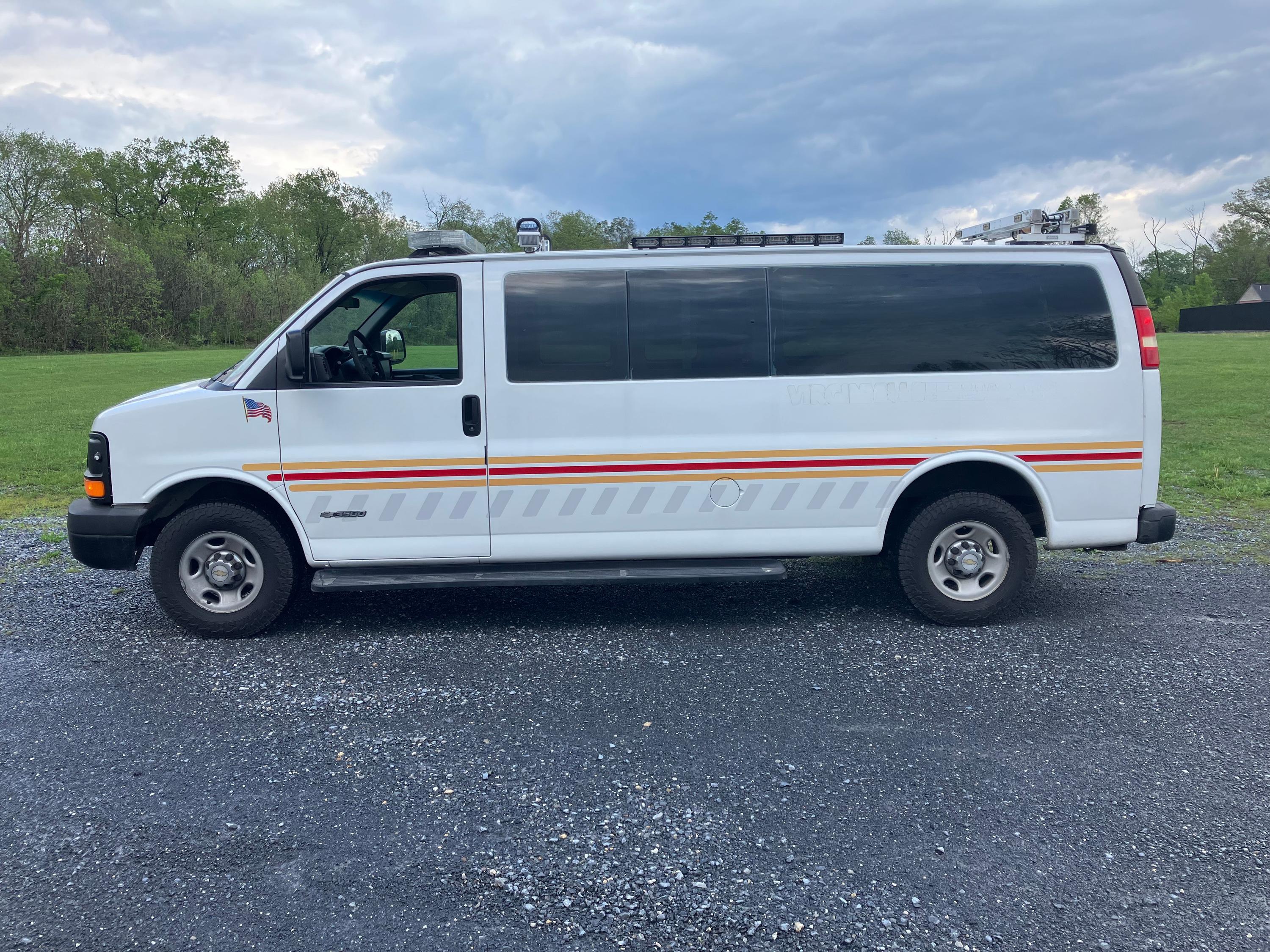 2003 Chevy 3500 Traffic Van - image 3