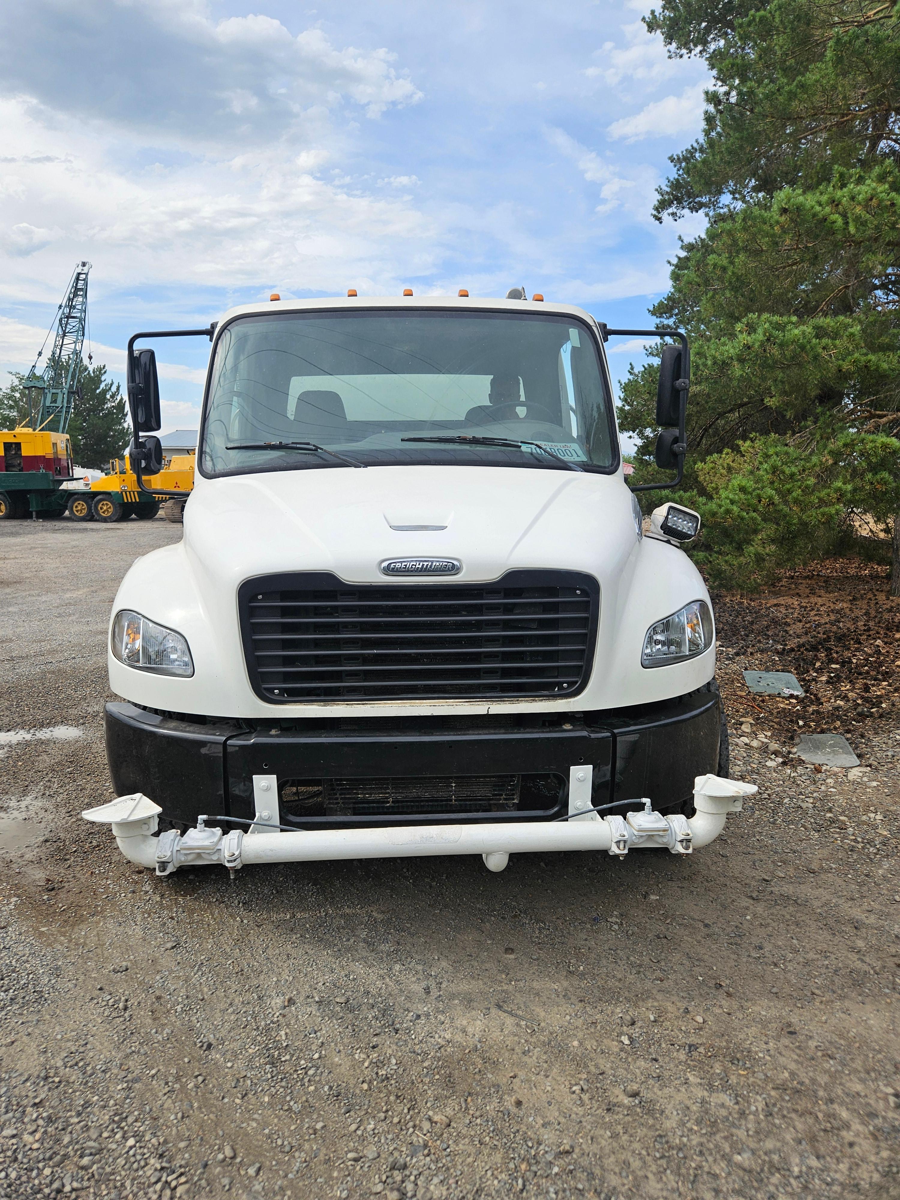2006 Freightliner M2 106 Tanker - image 4