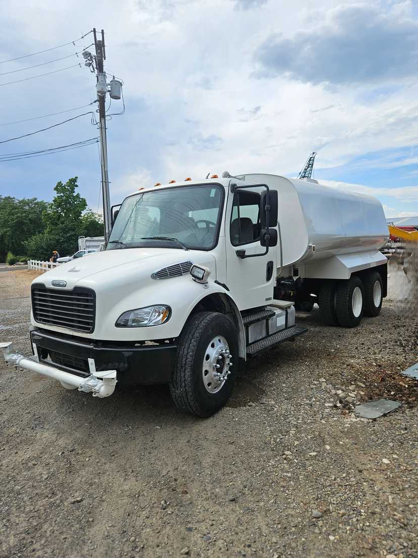 2006 Freightliner M2 106 Tanker