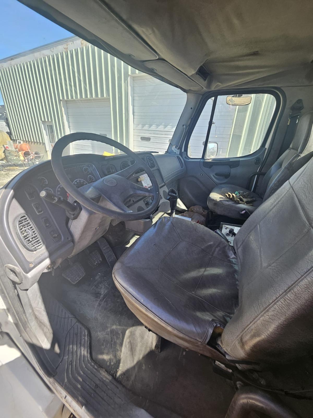 2006 Freightliner M2 106 Tanker - image 15