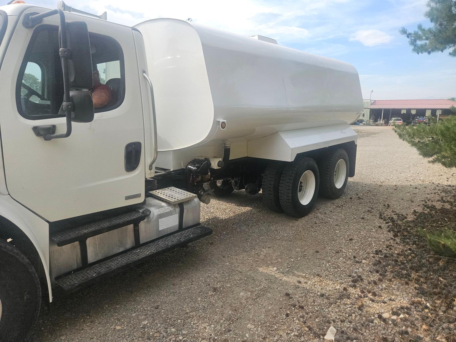 2006 Freightliner M2 106 Tanker - image 5