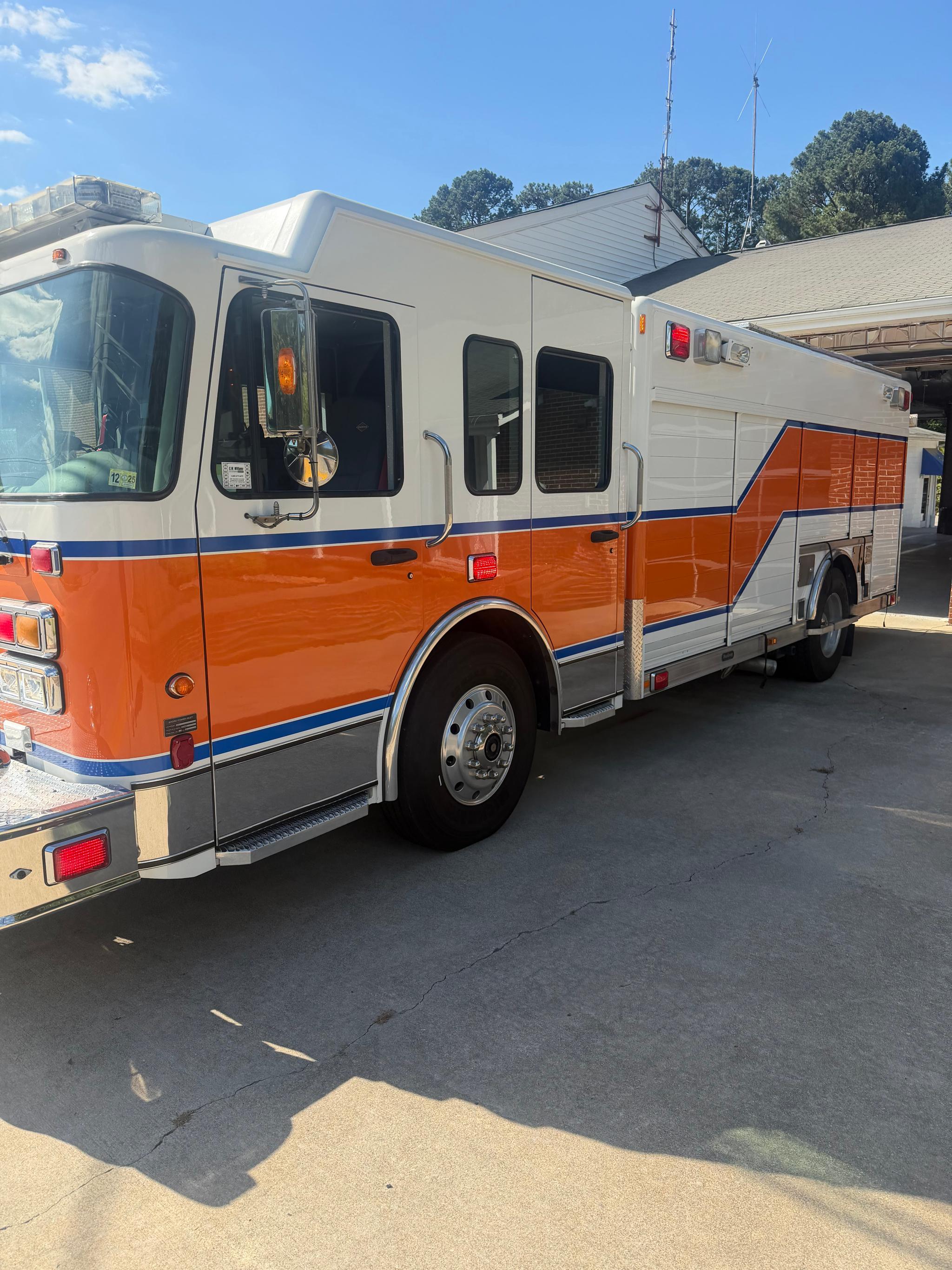 2007 Hackney Spartan Heavy Rescue - image 1