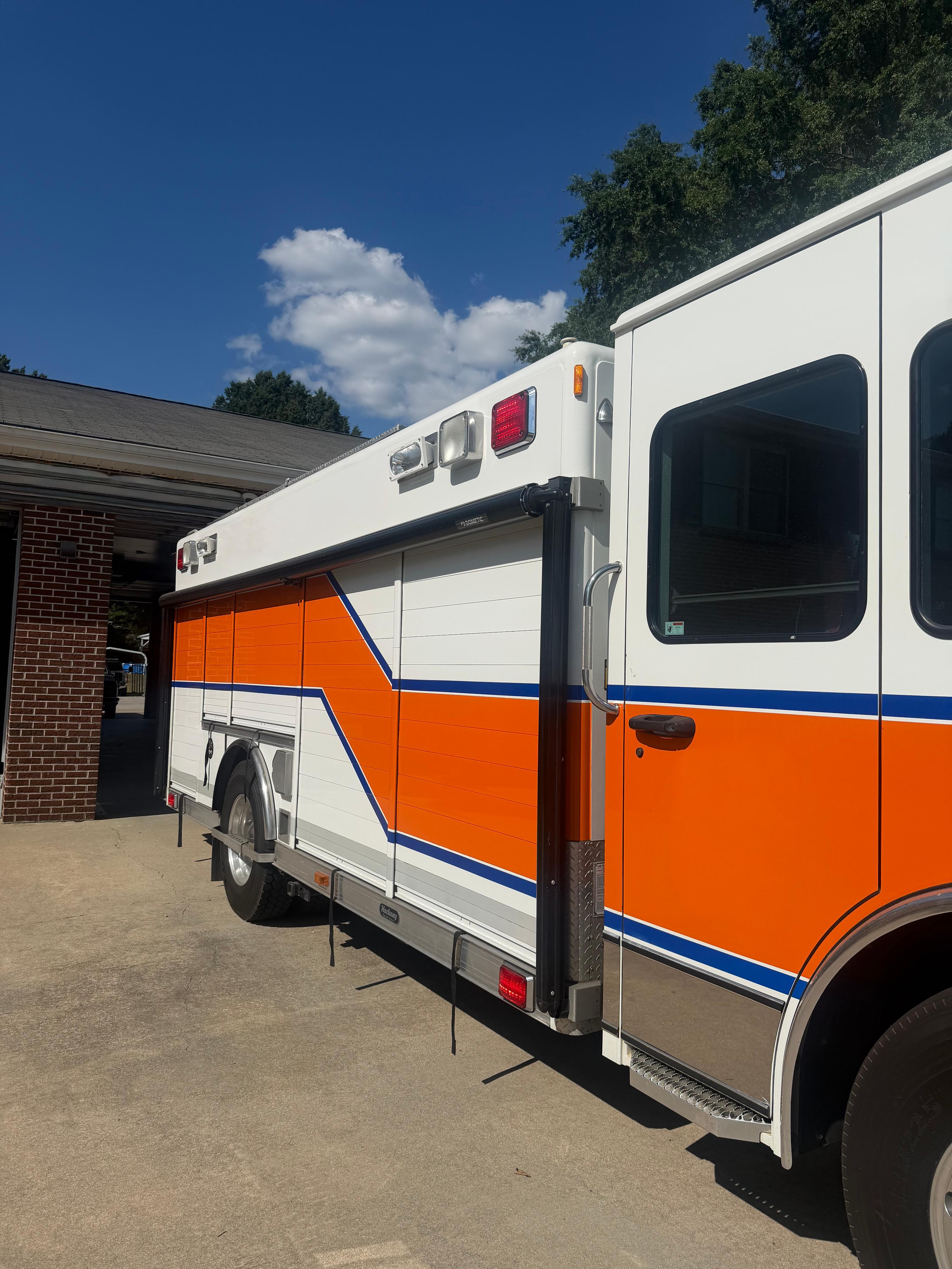 2007 Hackney Spartan Heavy Rescue - image 3