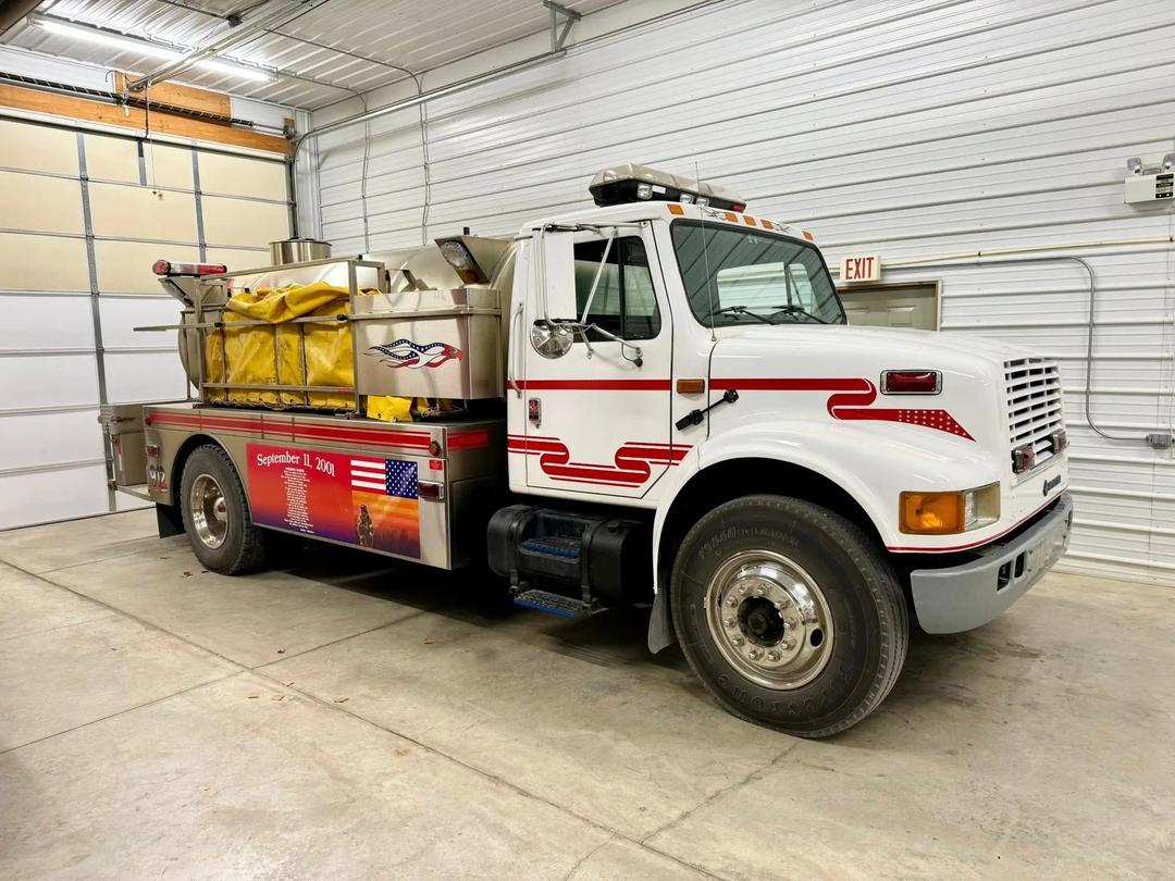 1993 International Tanker-Model 4900
