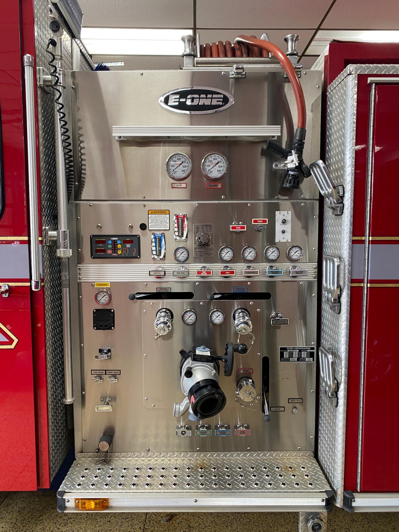 2009 E-One Cyclone II Pumper - image 10