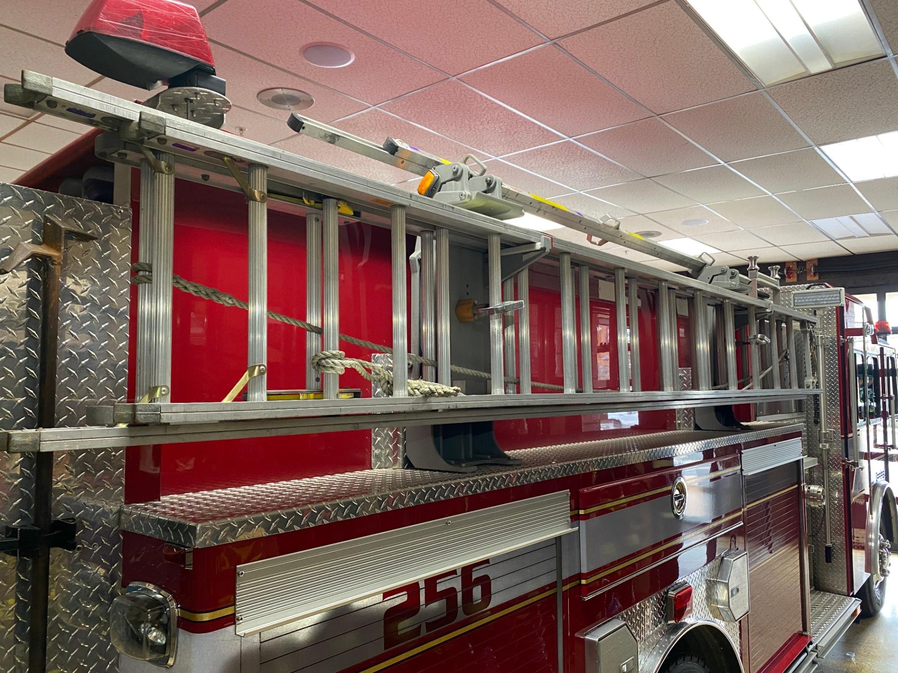 2009 E-One Cyclone II Pumper - image 9