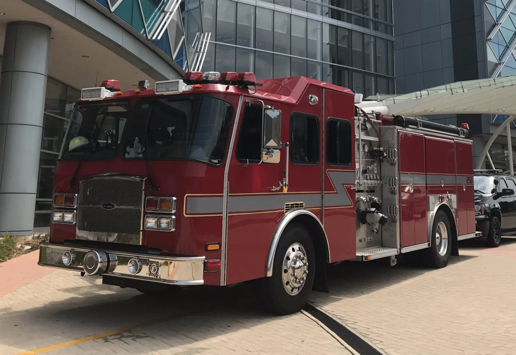 2009 E-One Cyclone II Pumper - image 2