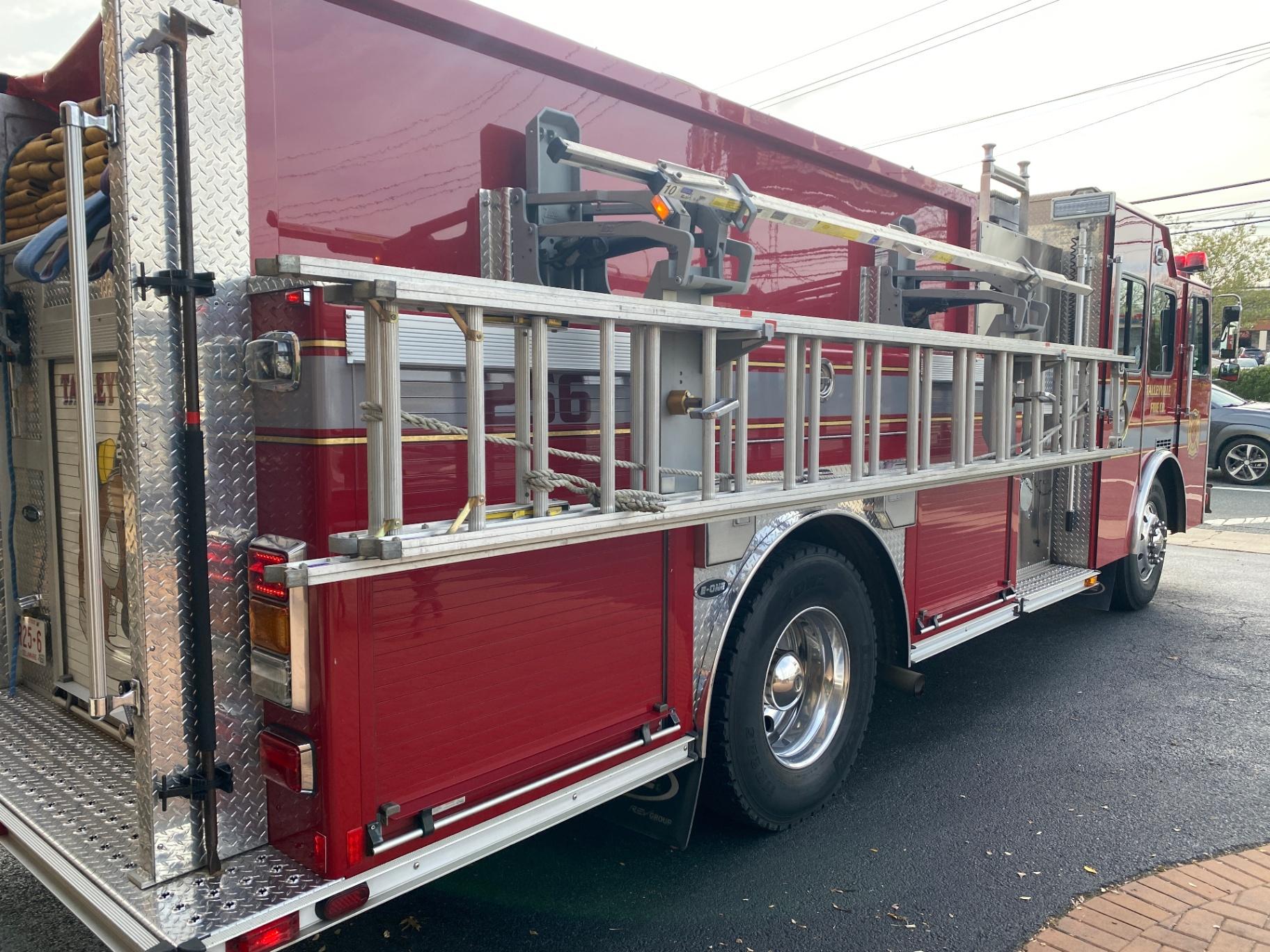 2009 E-One Cyclone II Pumper - image 8