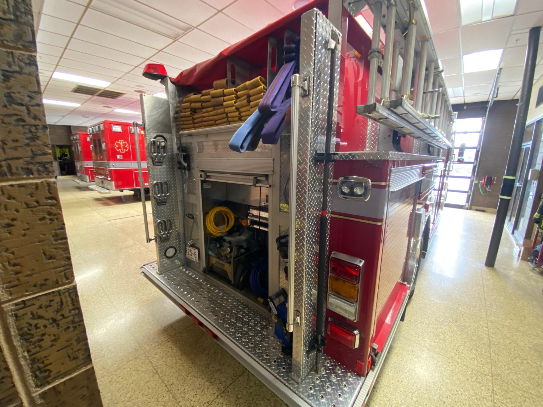 2009 E-One Cyclone II Pumper - image 6