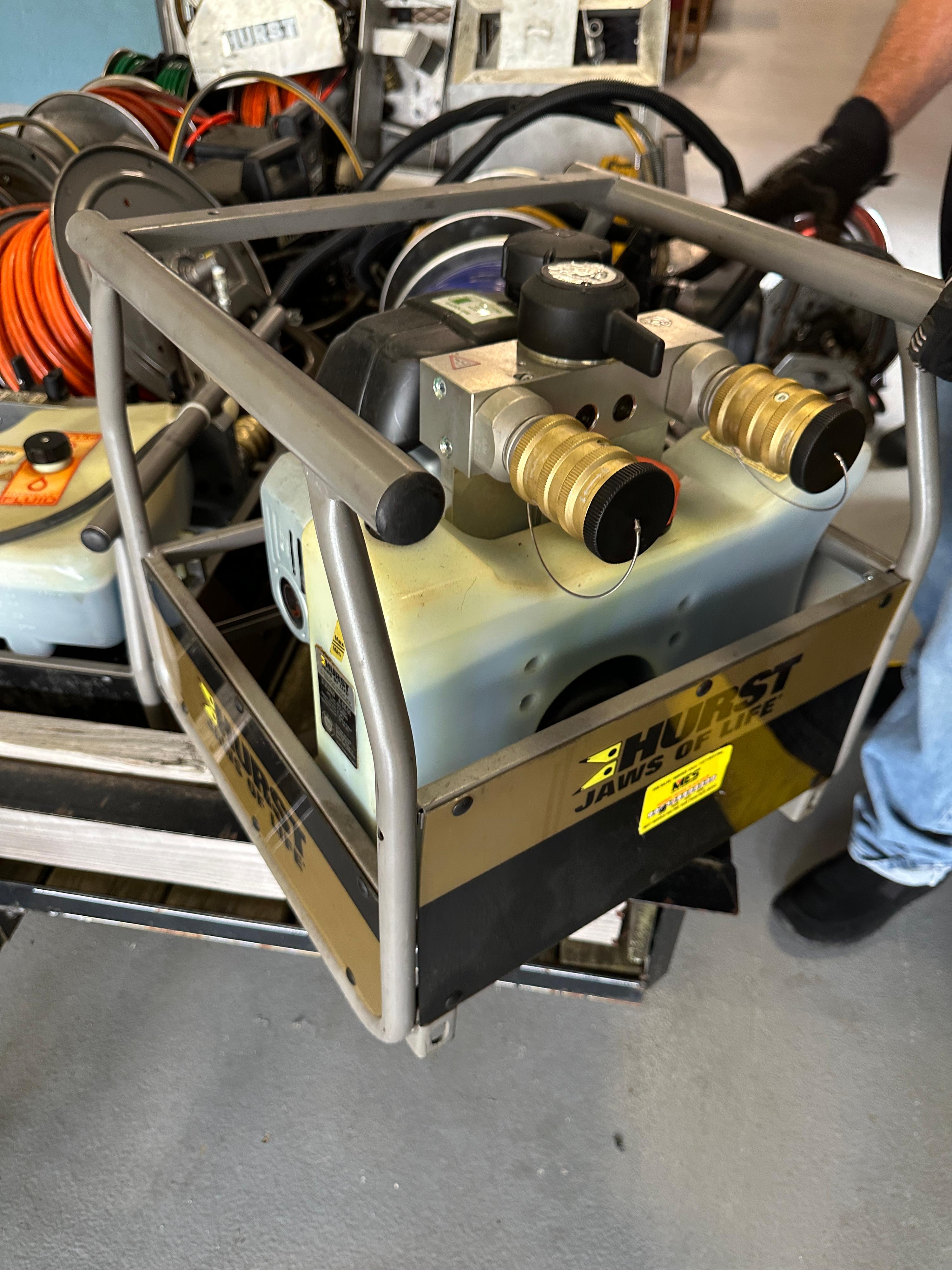 Hurst rescue tools, power units, hydraulic cords - image 15