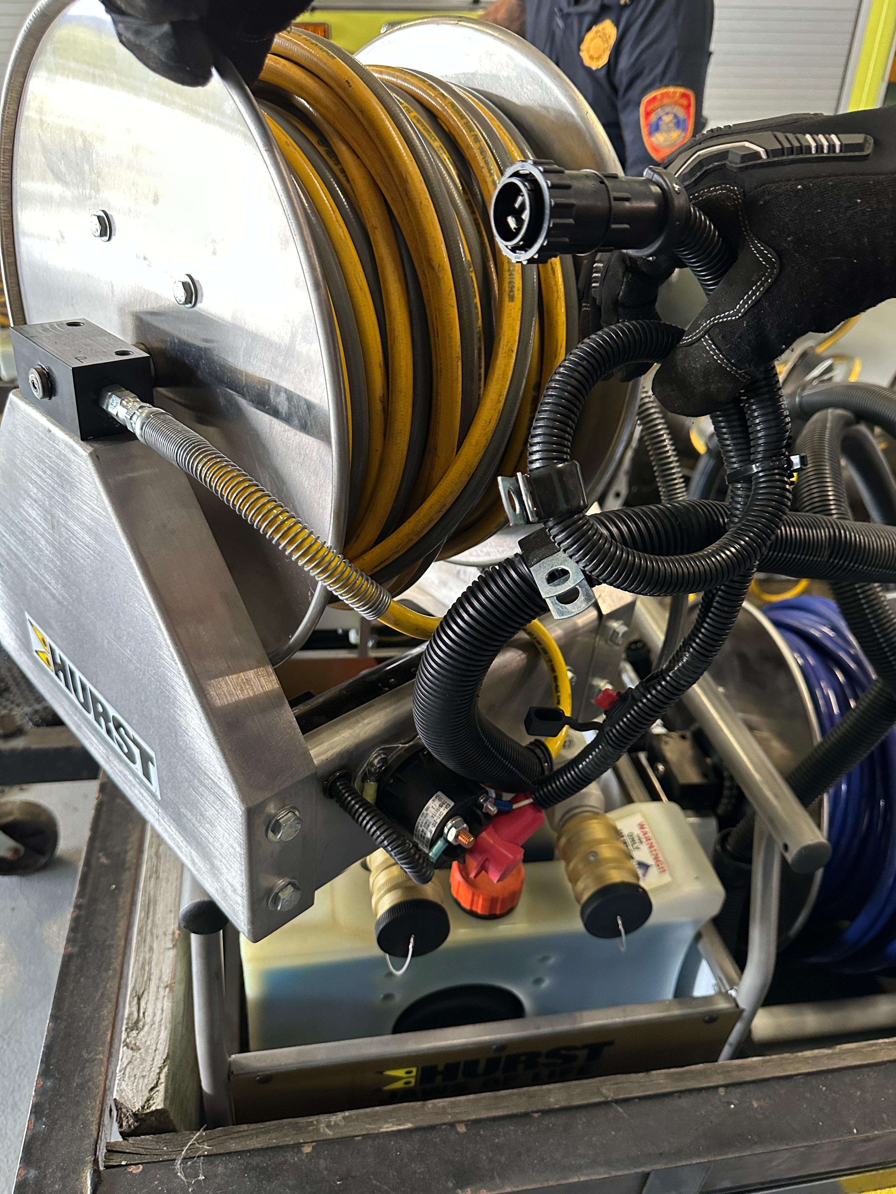 Hurst rescue tools, power units, hydraulic cords - image 25