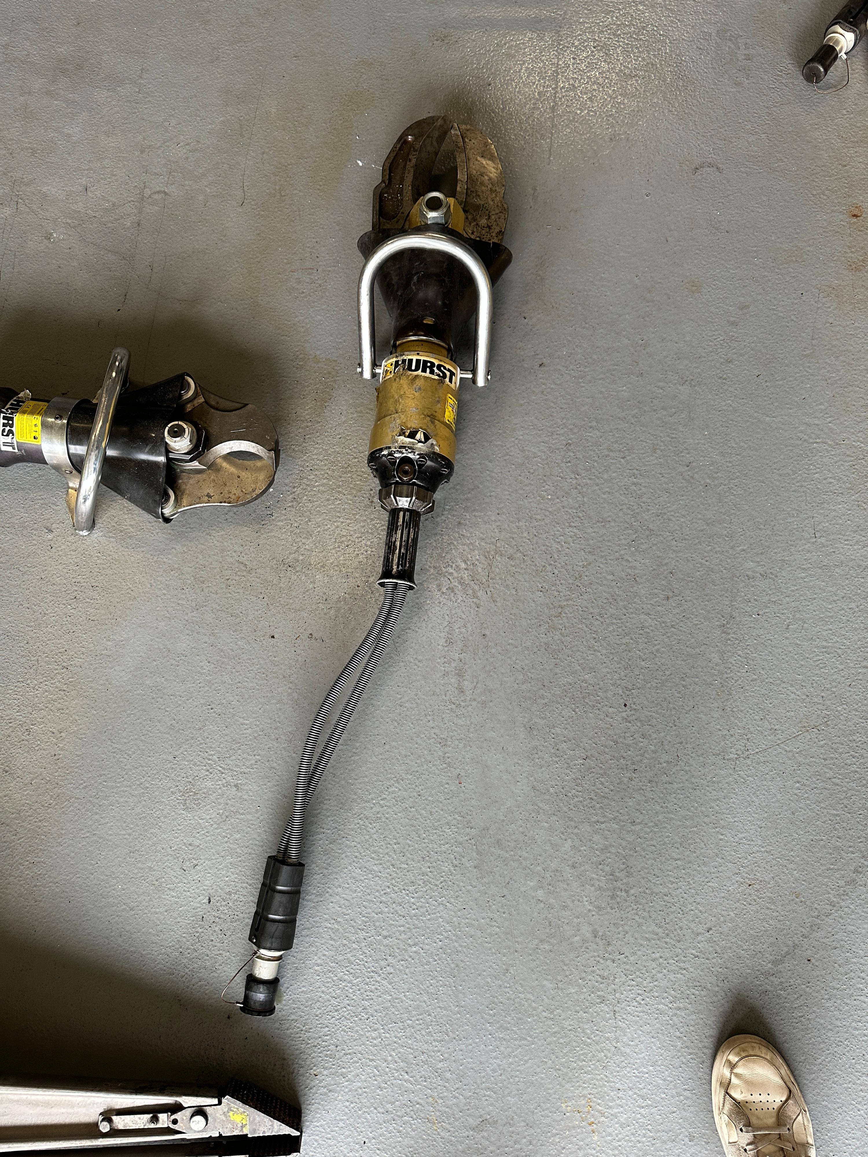Hurst rescue tools, power units, hydraulic cords - image 8