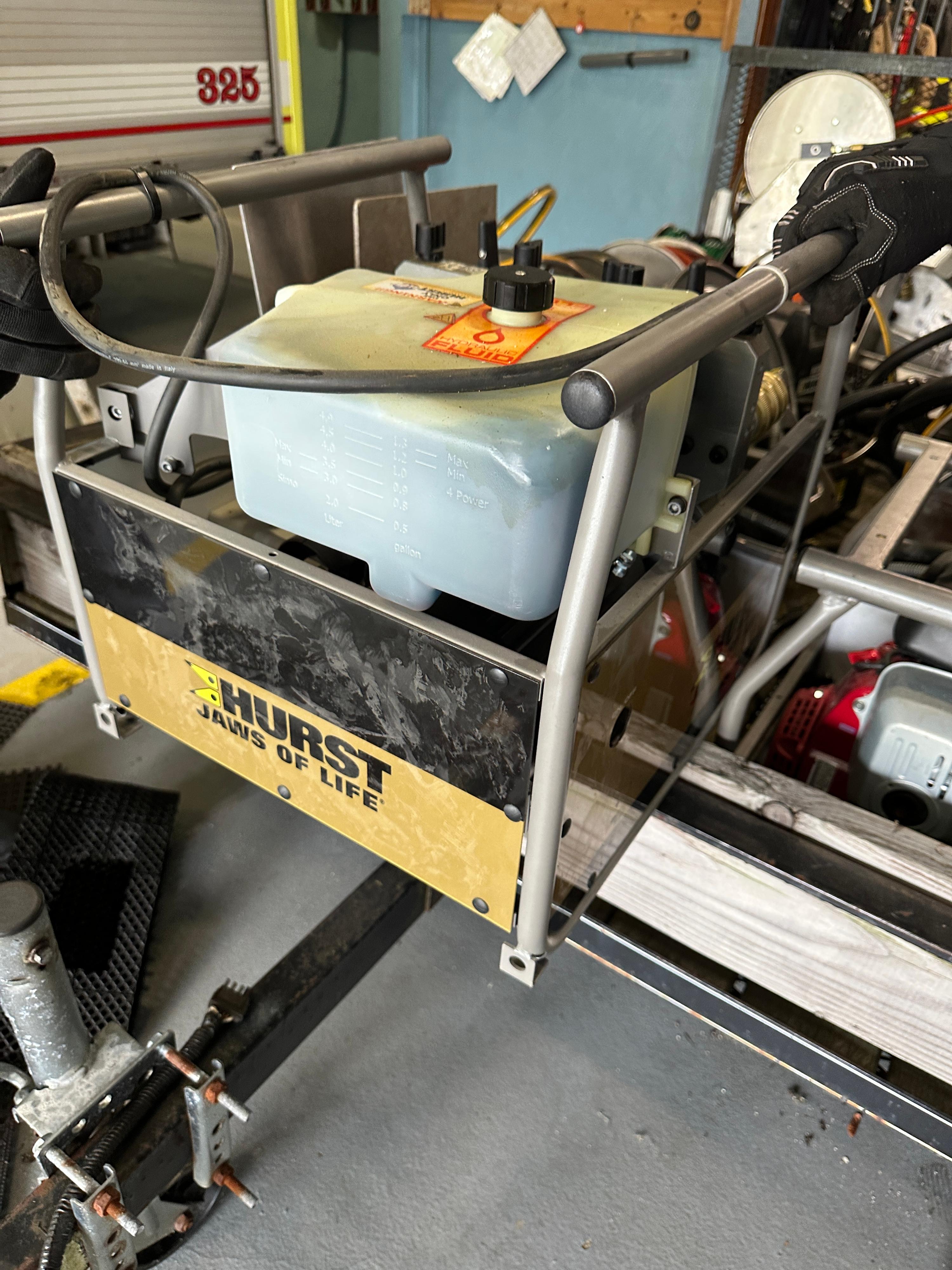 Hurst rescue tools, power units, hydraulic cords - image 17