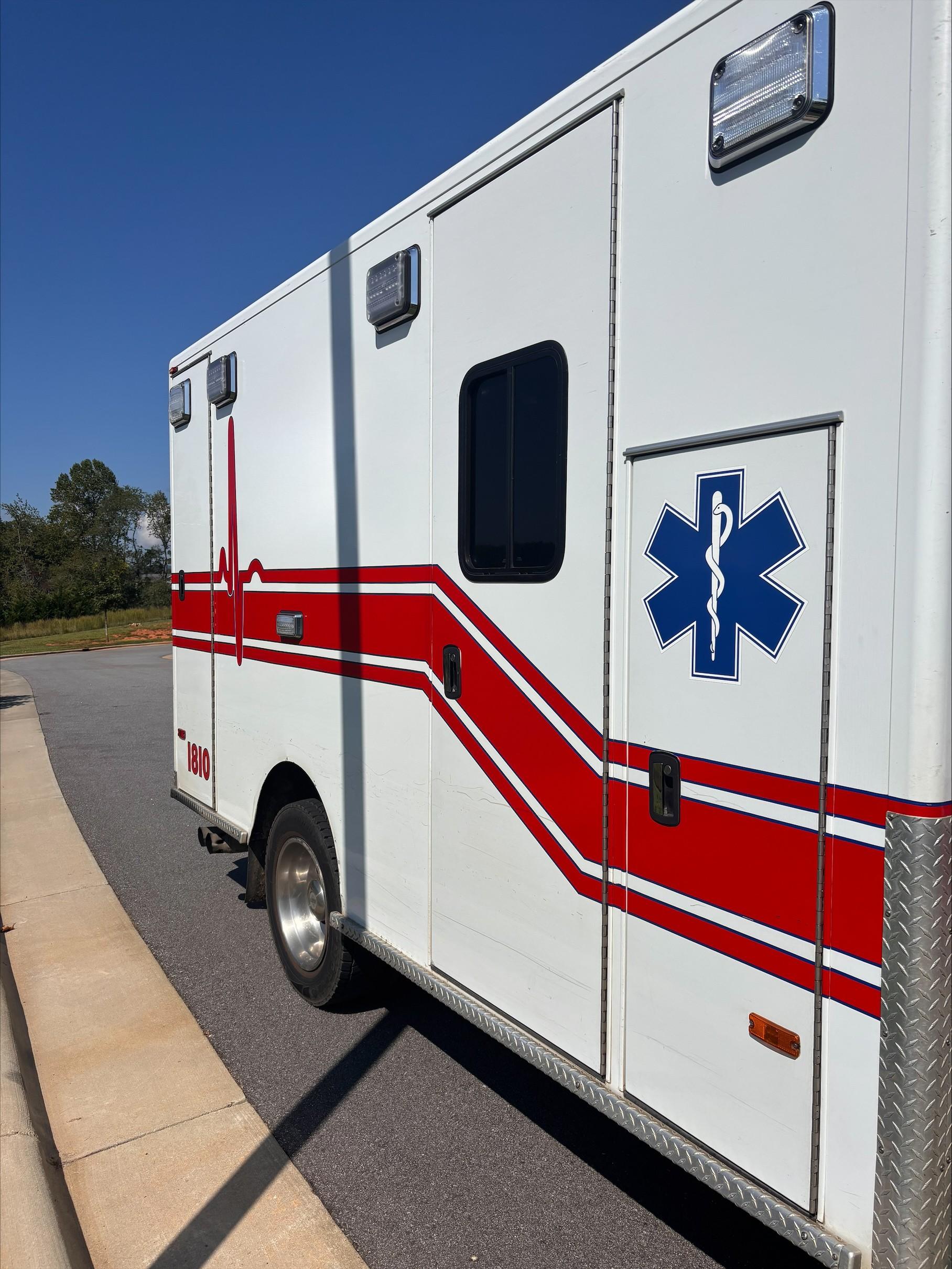 2013 Ford F-450 4x4 Type I Ambulance - image 4