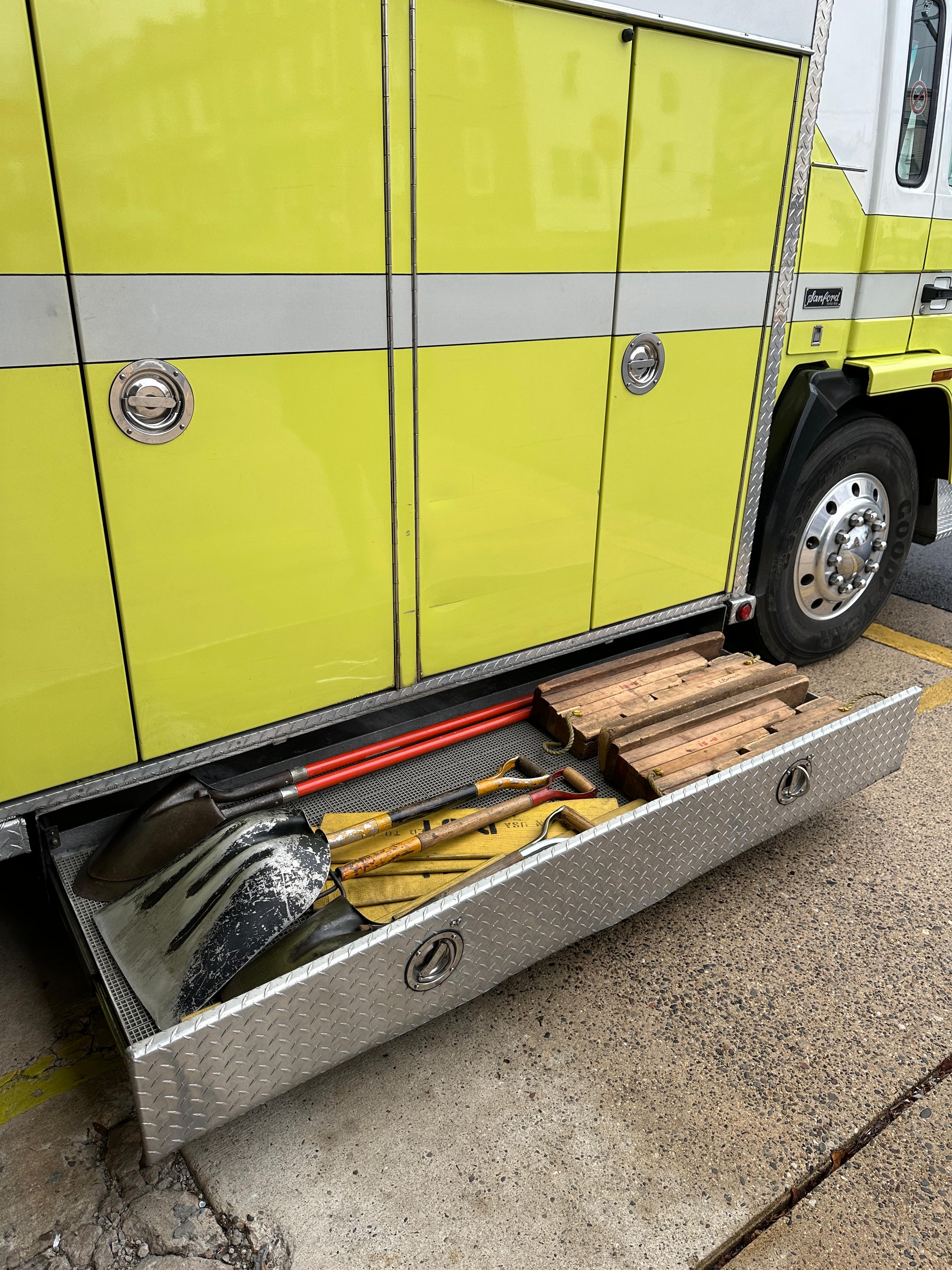 1990 Volvo/Sanford Walk-In Rescue - image 4