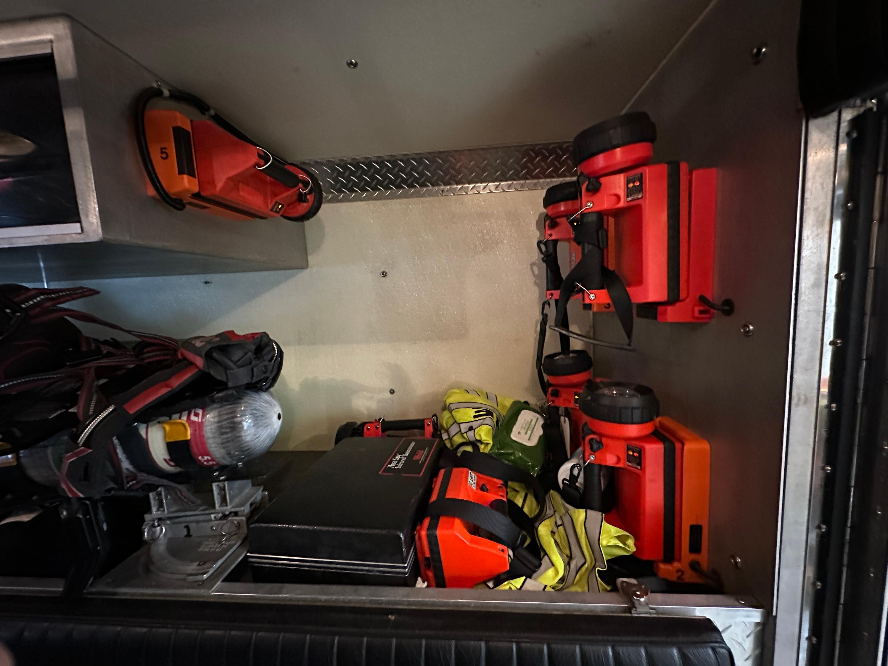 1990 Volvo/Sanford Walk-In Rescue - image 27