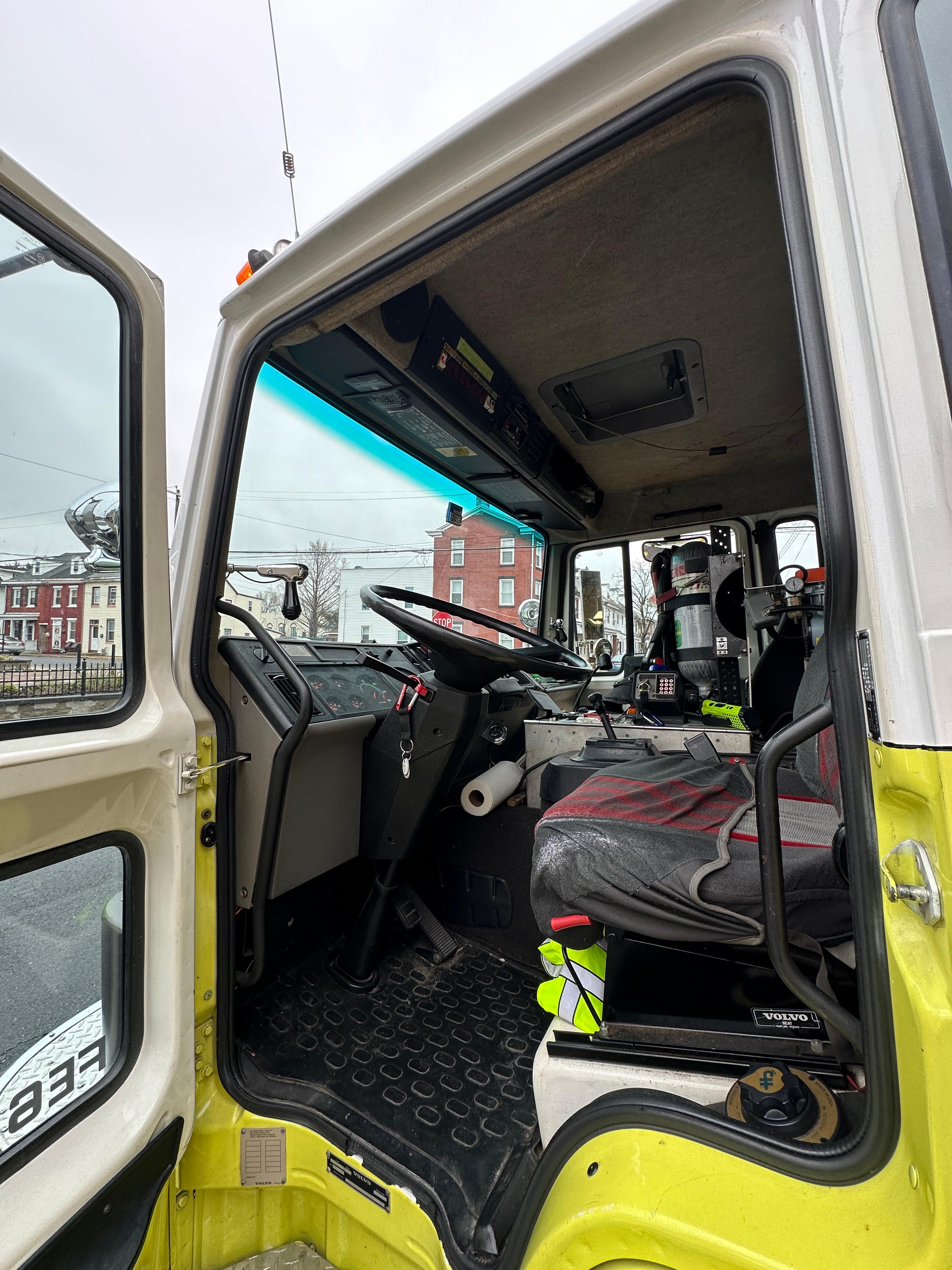 1990 Volvo/Sanford Walk-In Rescue - image 15