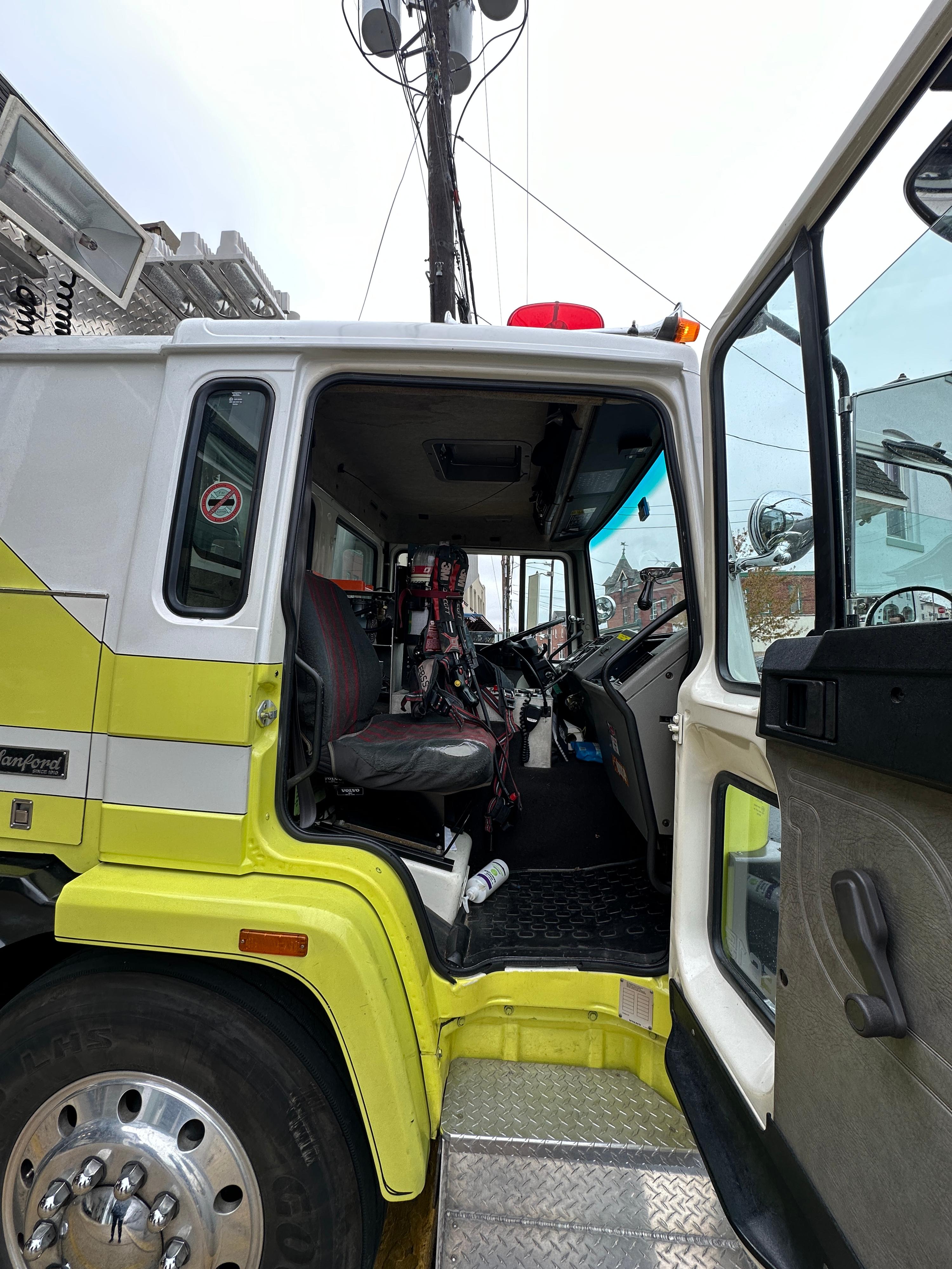 1990 Volvo/Sanford Walk-In Rescue - image 11