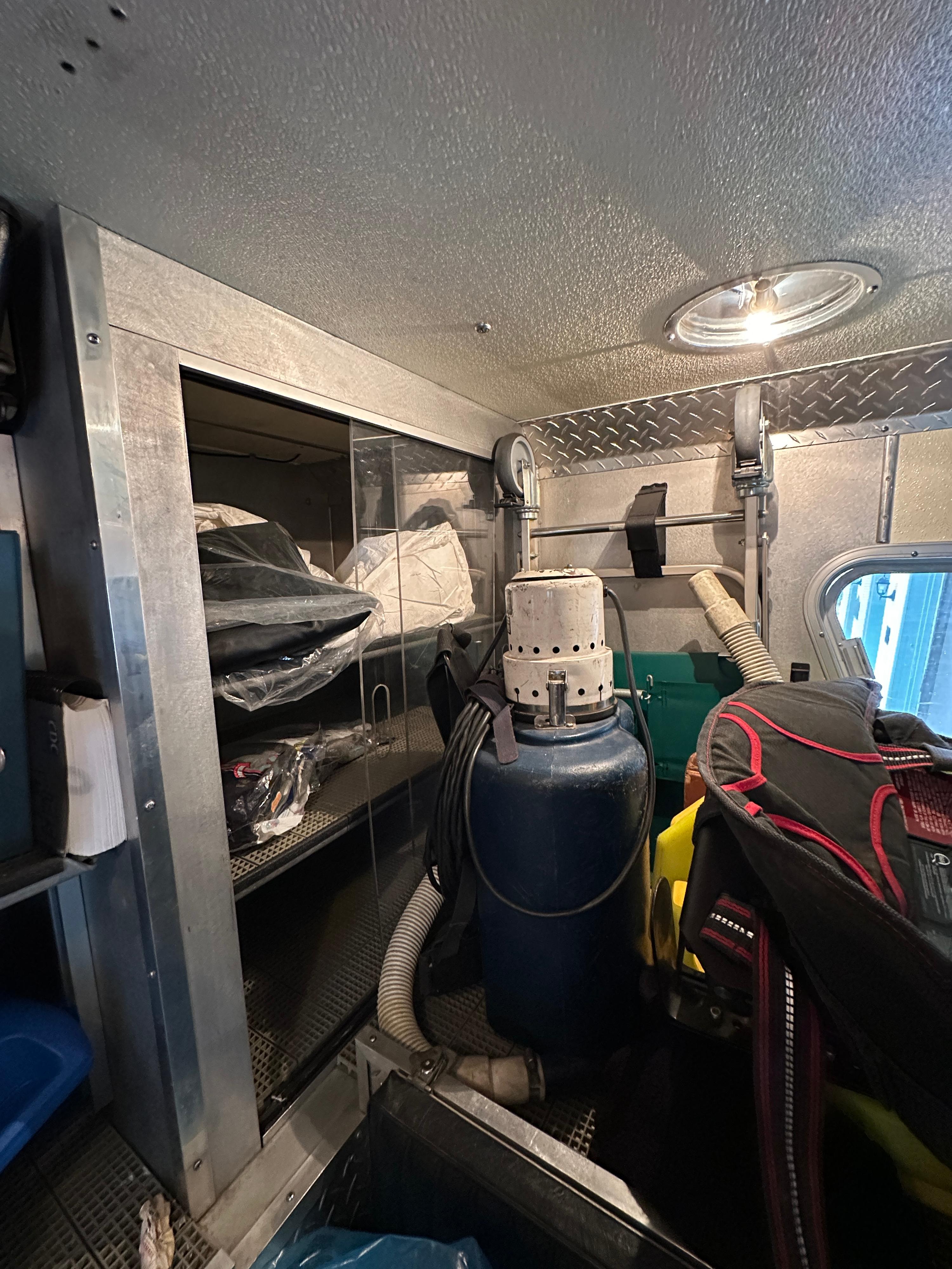 1990 Volvo/Sanford Walk-In Rescue - image 36
