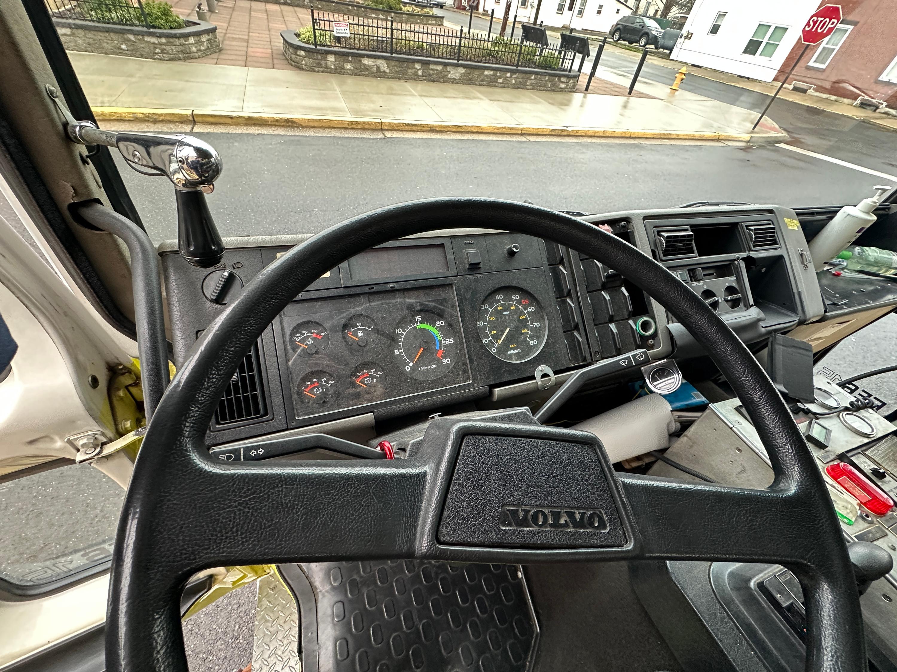1990 Volvo/Sanford Walk-In Rescue - image 37
