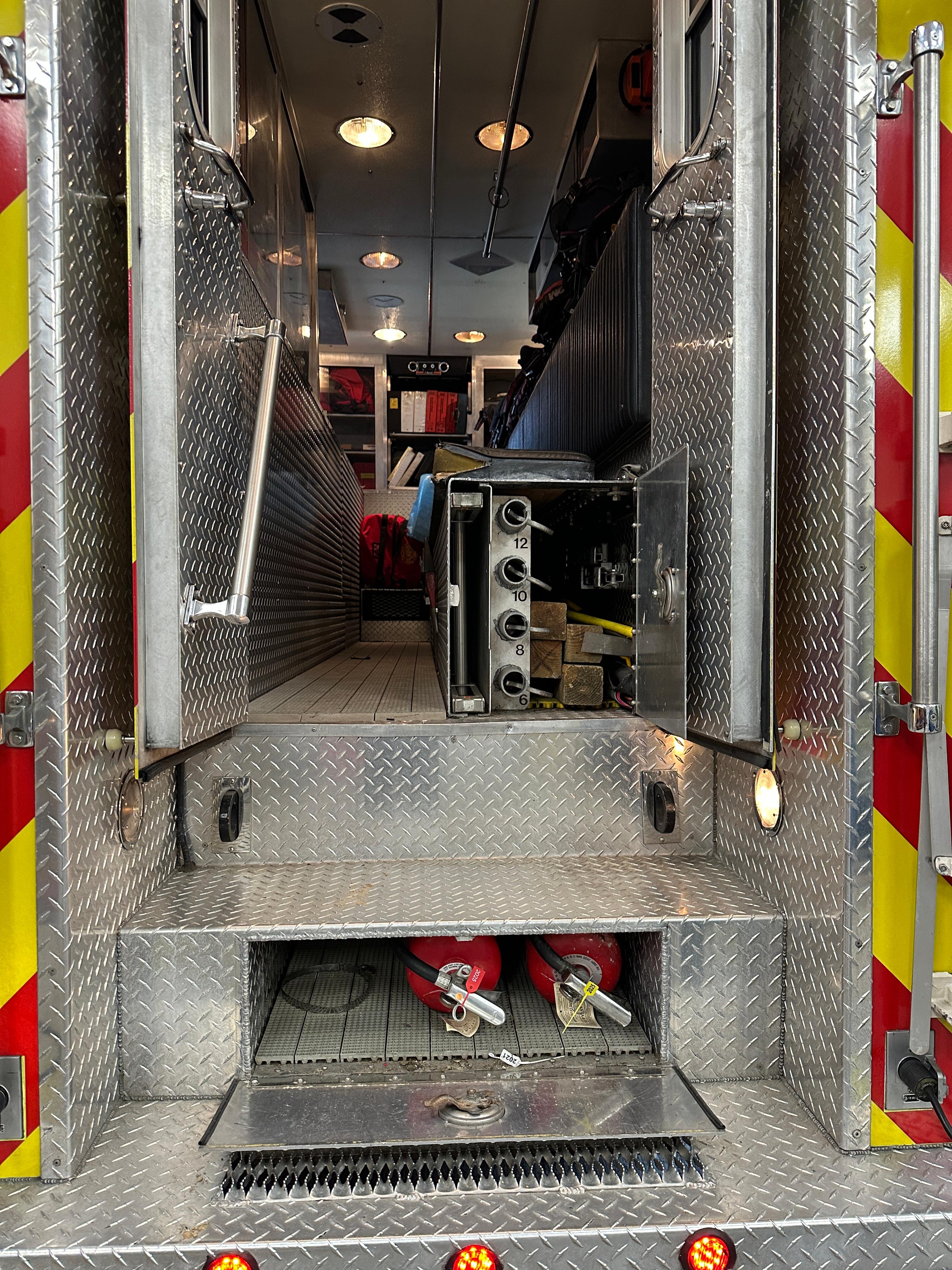 1990 Volvo/Sanford Walk-In Rescue - image 24