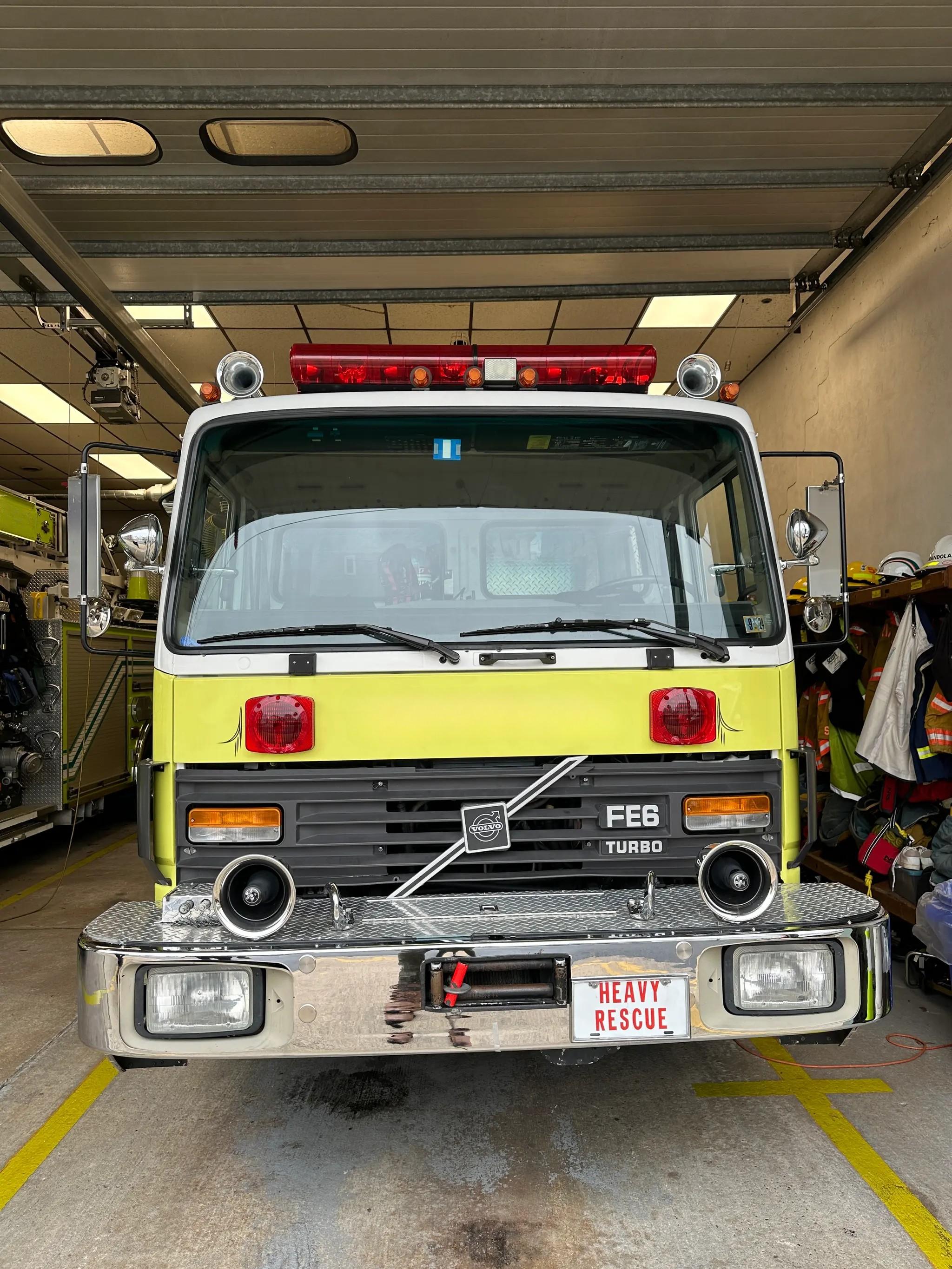 1990 Volvo/Sanford Walk-In Rescue - image 8