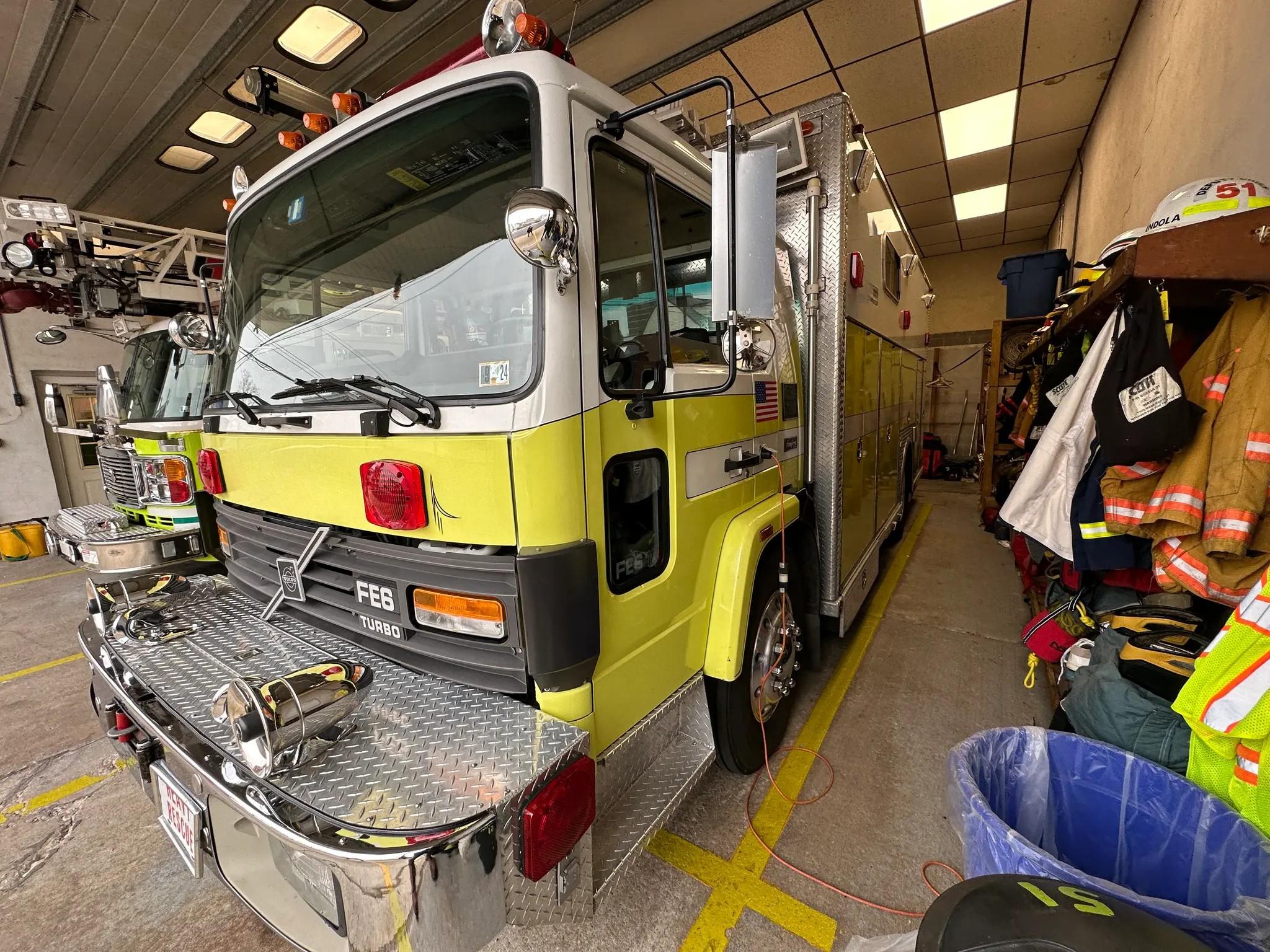1990 Volvo/Sanford Walk-In Rescue - image 3