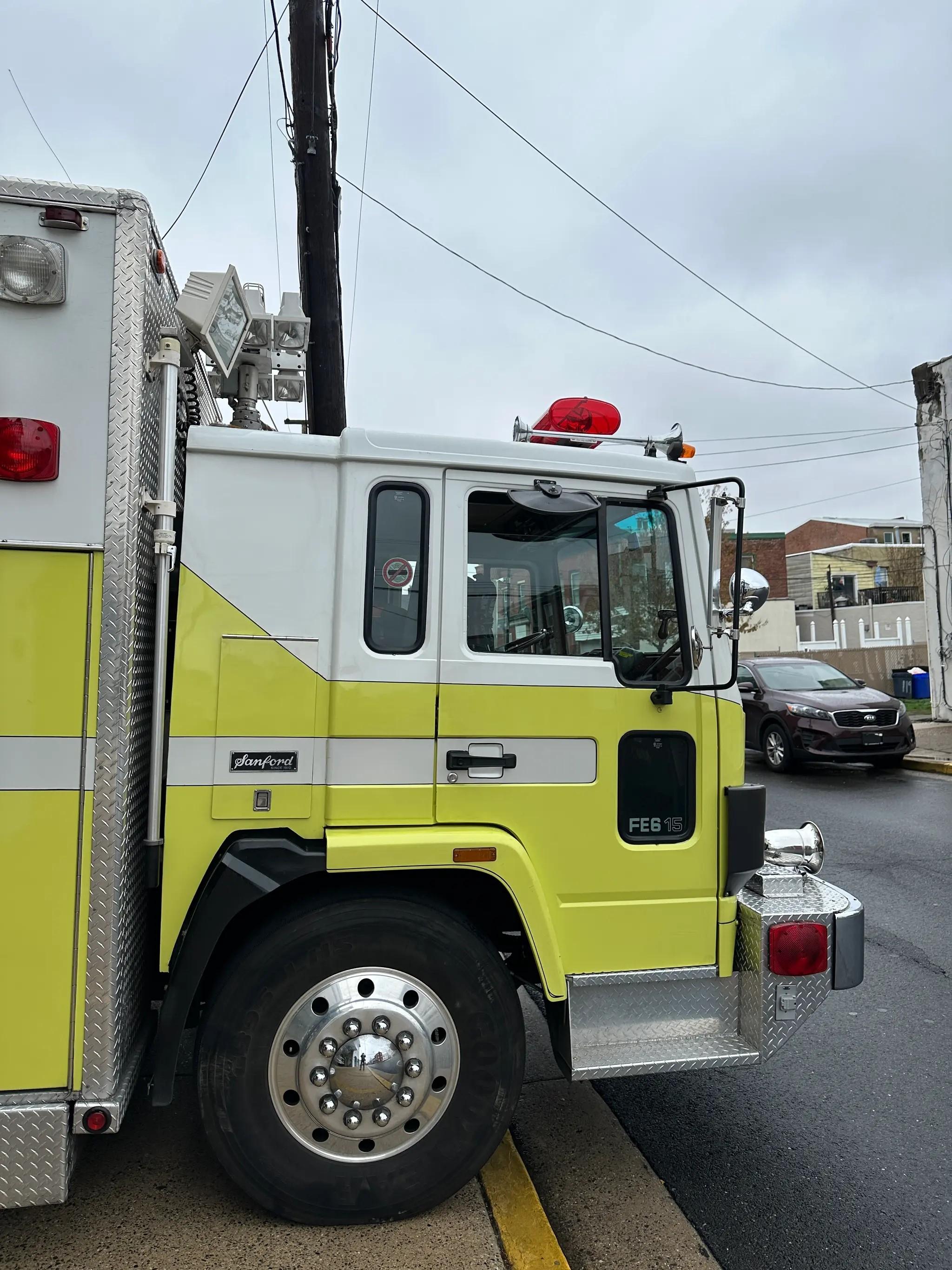 1990 Volvo/Sanford Walk-In Rescue - image 10