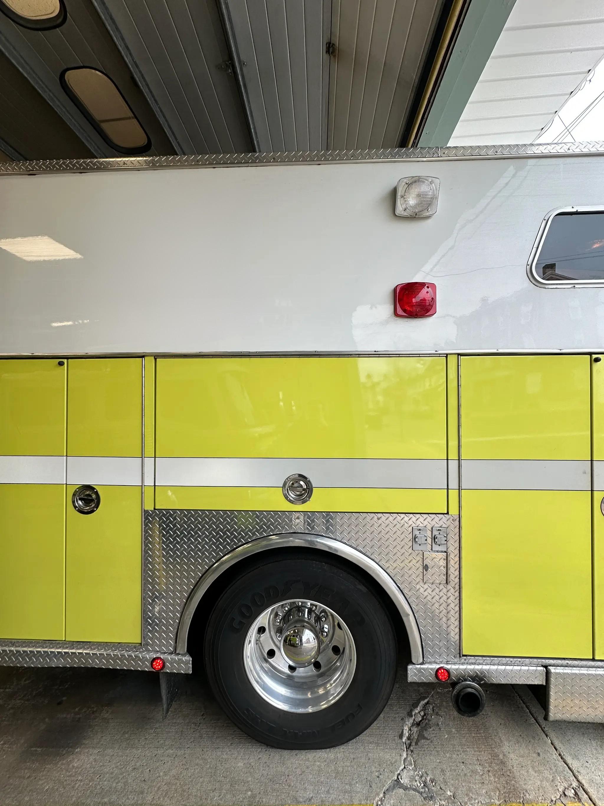 1990 Volvo/Sanford Walk-In Rescue - image 18