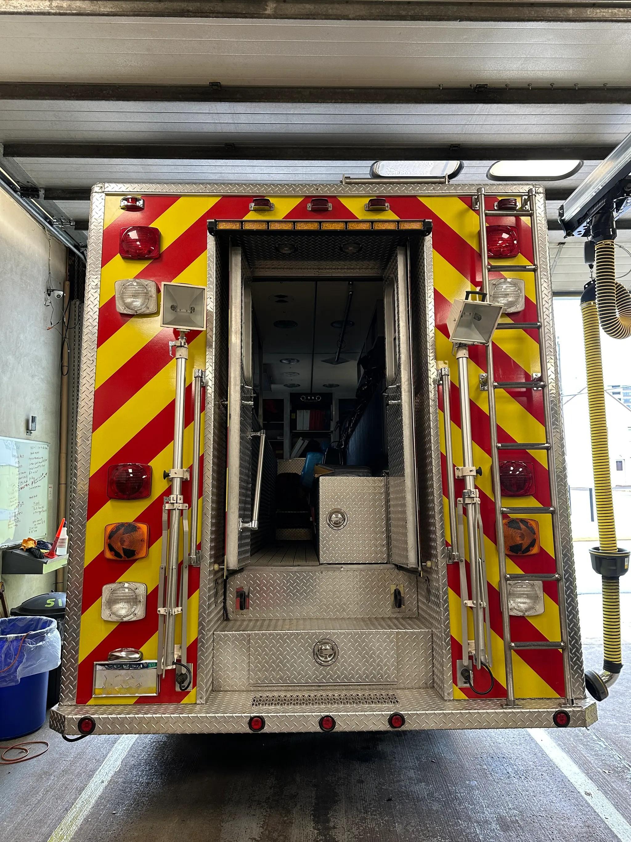 1990 Volvo/Sanford Walk-In Rescue - image 16