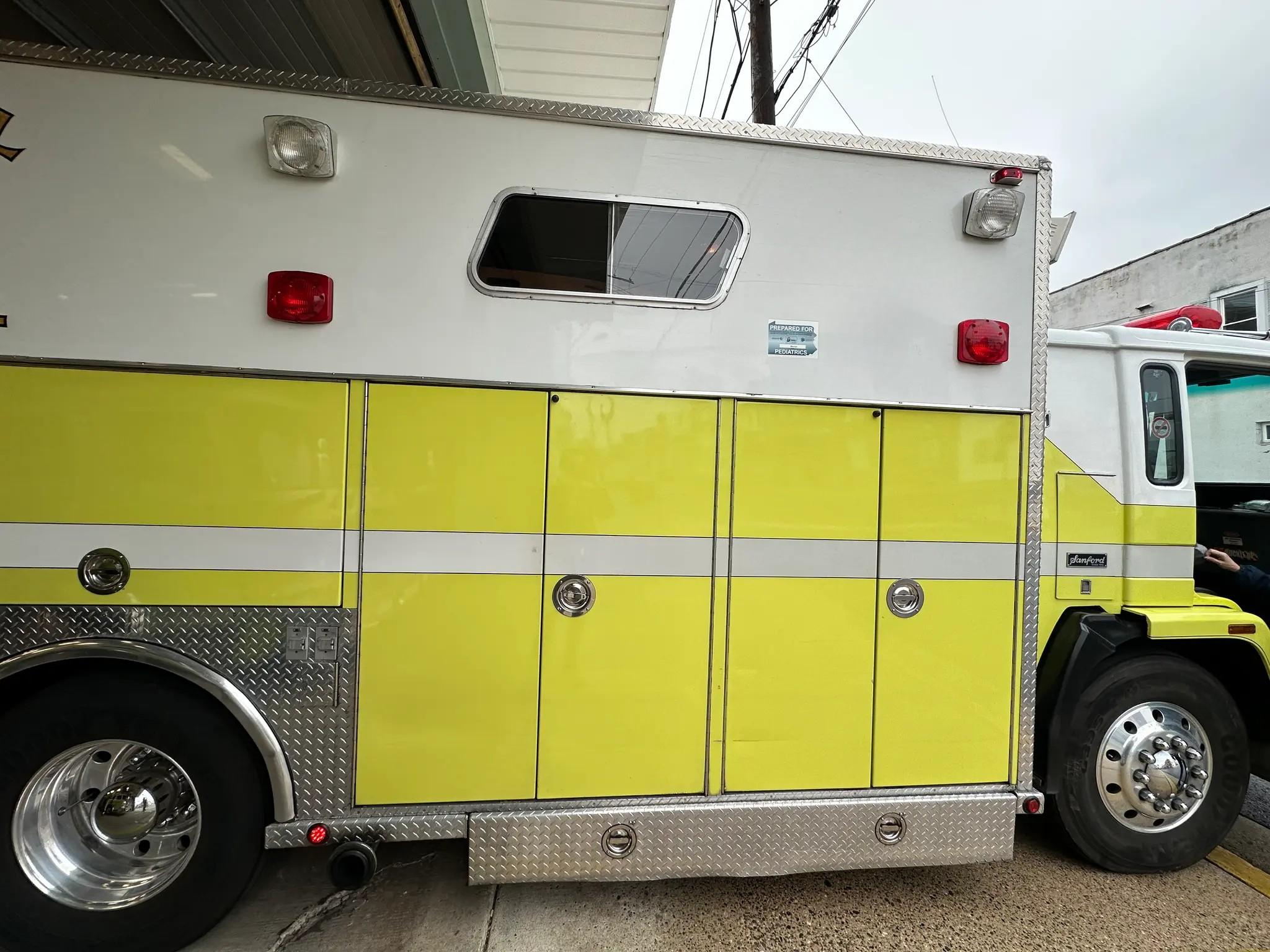 1990 Volvo/Sanford Walk-In Rescue - image 17