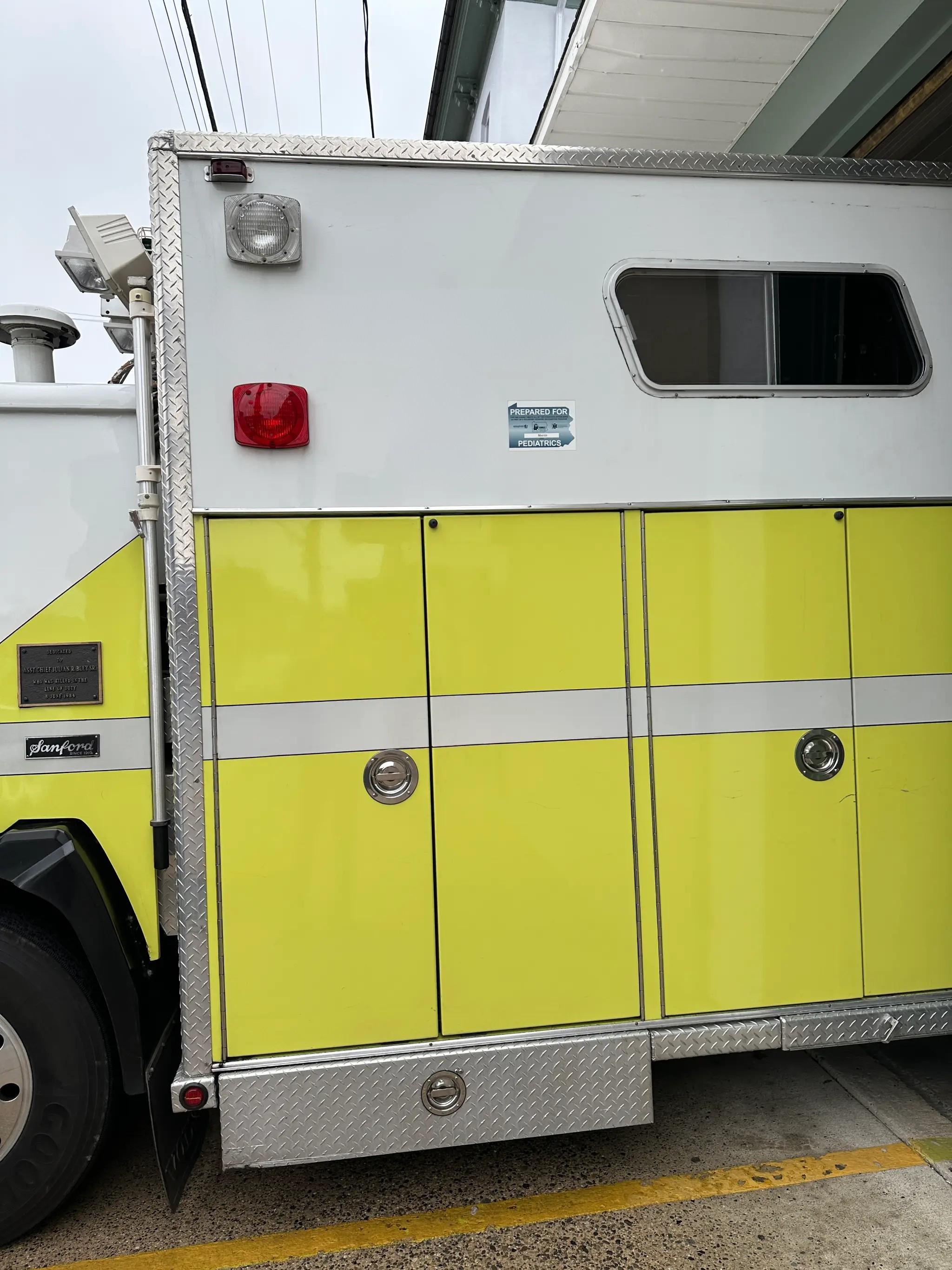 1990 Volvo/Sanford Walk-In Rescue - image 21