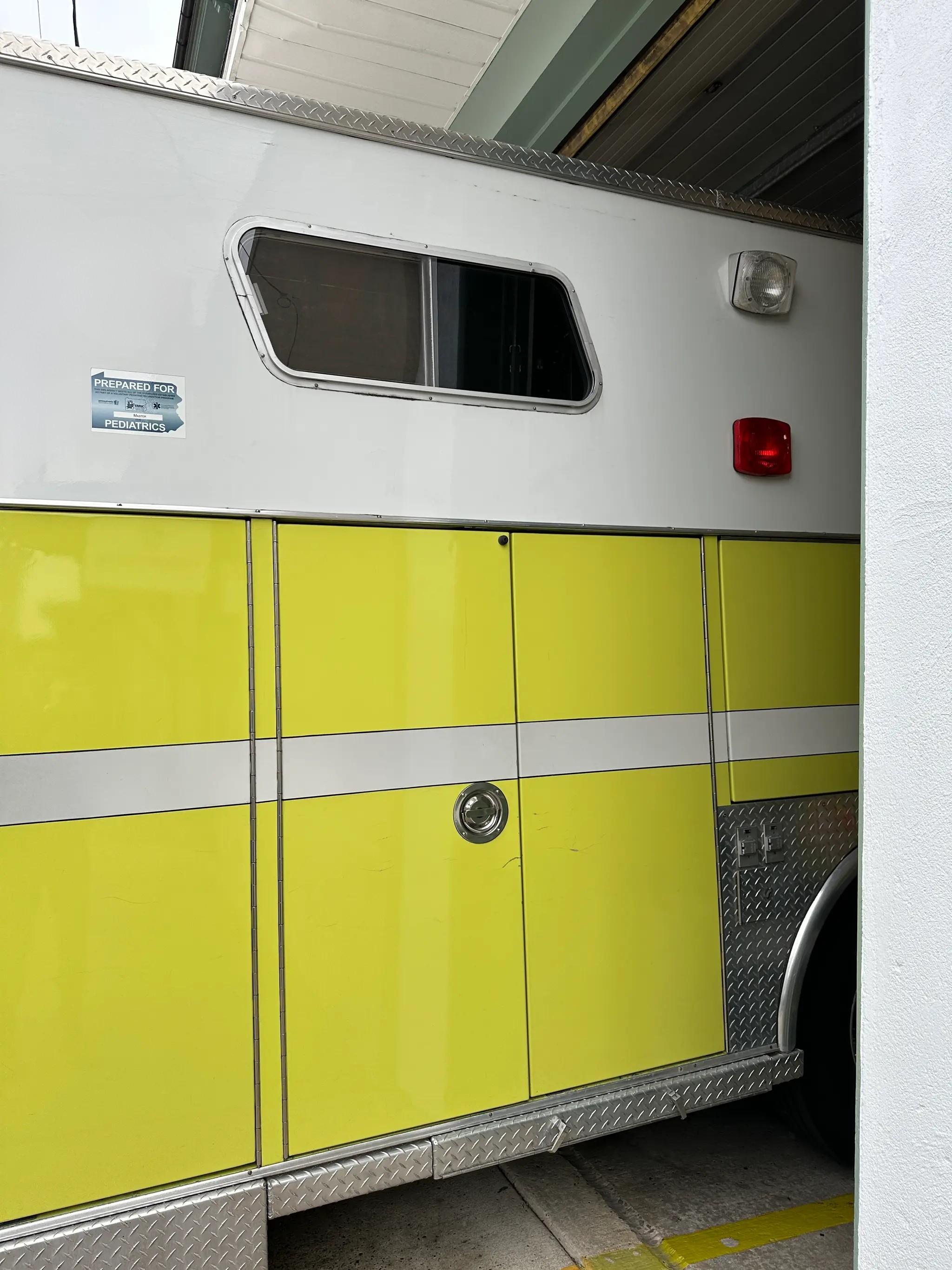 1990 Volvo/Sanford Walk-In Rescue - image 22