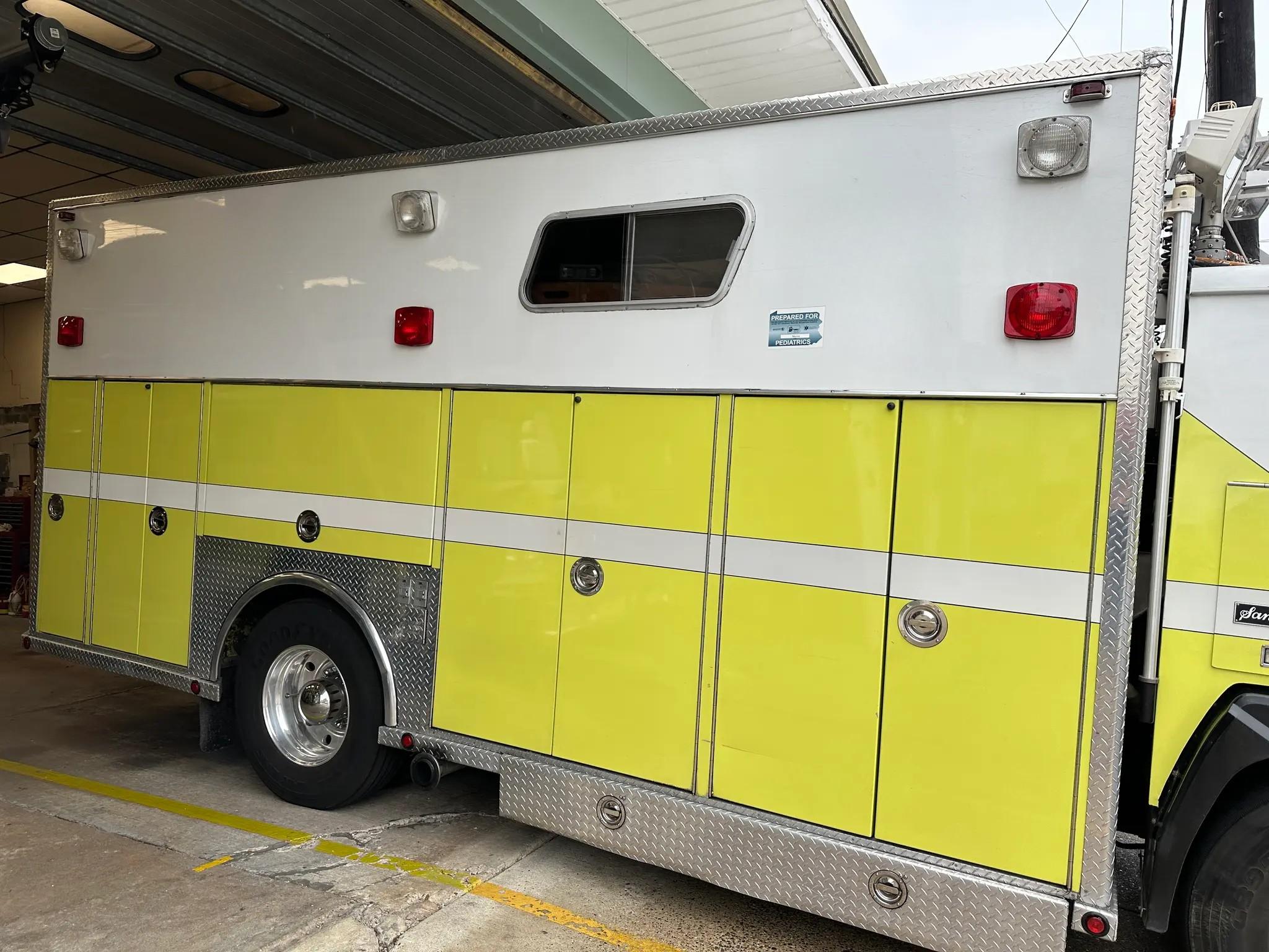 1990 Volvo/Sanford Walk-In Rescue - image 20