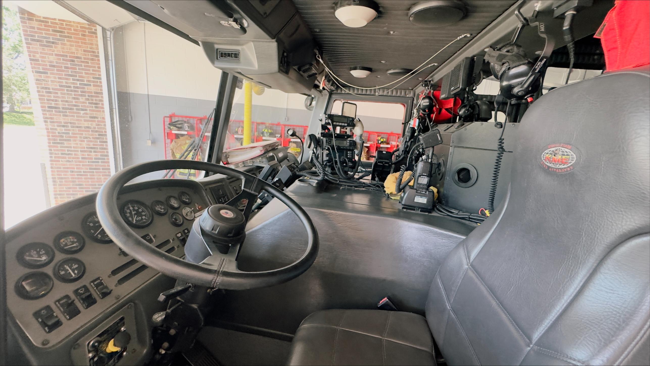 2002 KME Excel Engine, including equipment - image 6