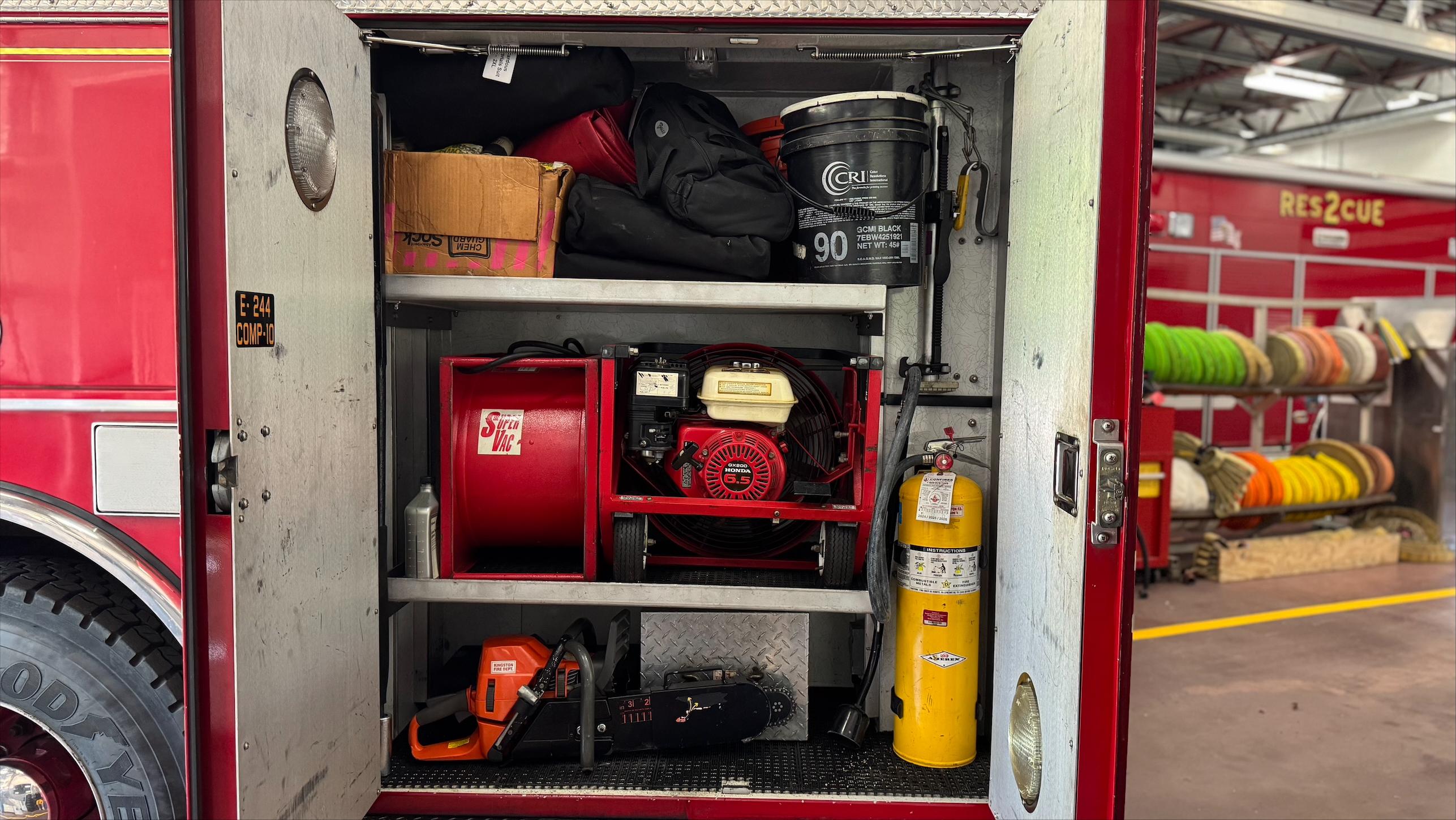 2002 KME Excel Engine, including equipment - image 13