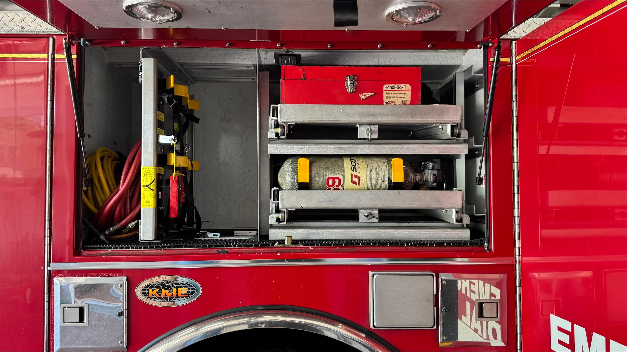 2002 KME Excel Engine, including equipment - image 12