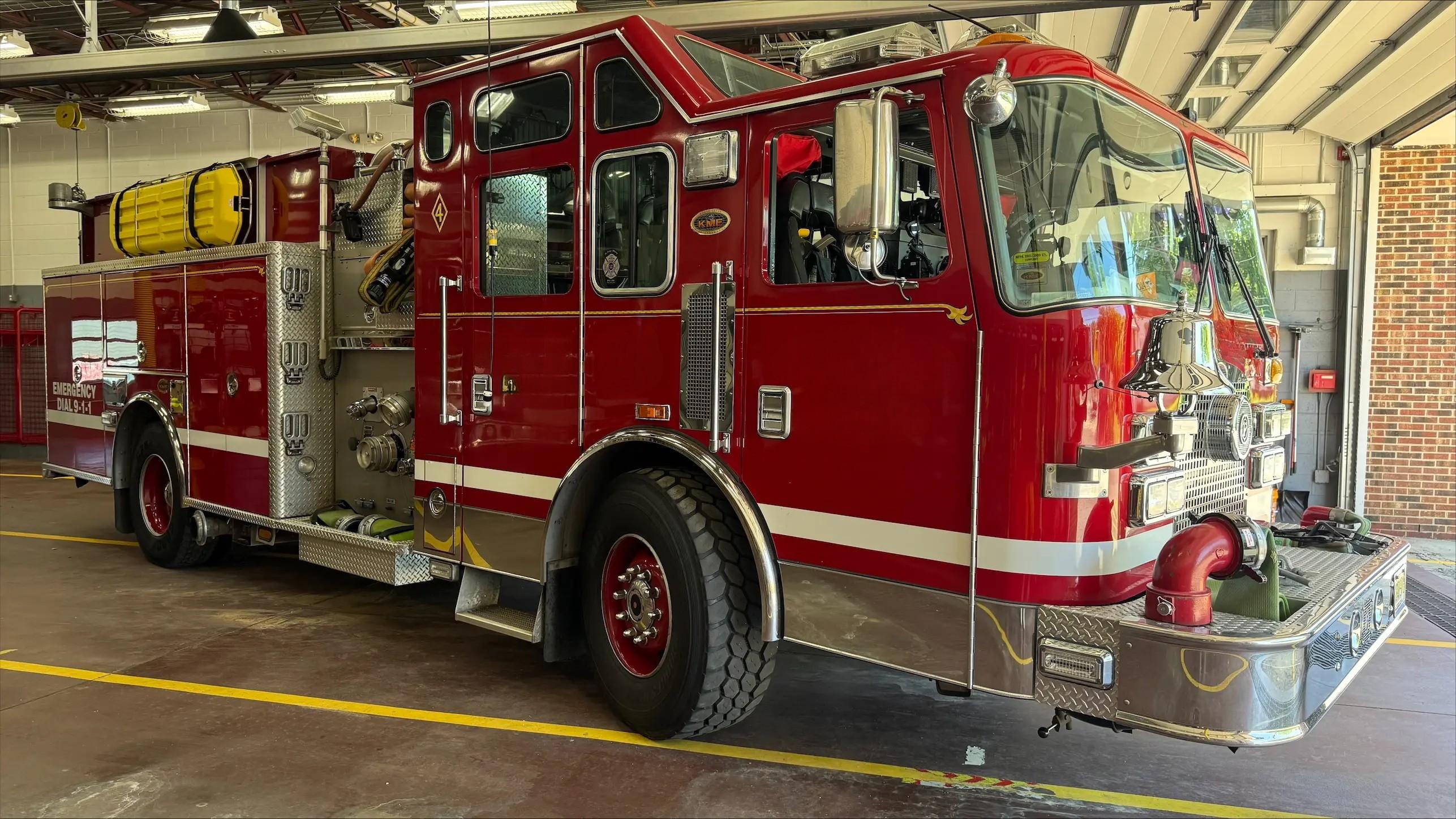 2002 KME Excel Engine, including equipment - image 4