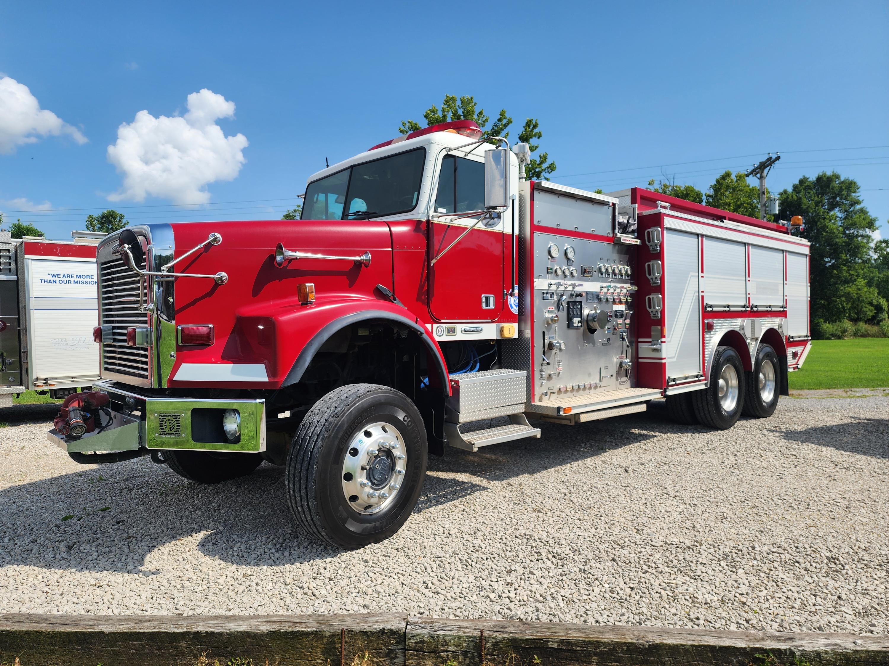 2002 FLD120 EONE 2200 Gallon Tanker 6X6 - image 1