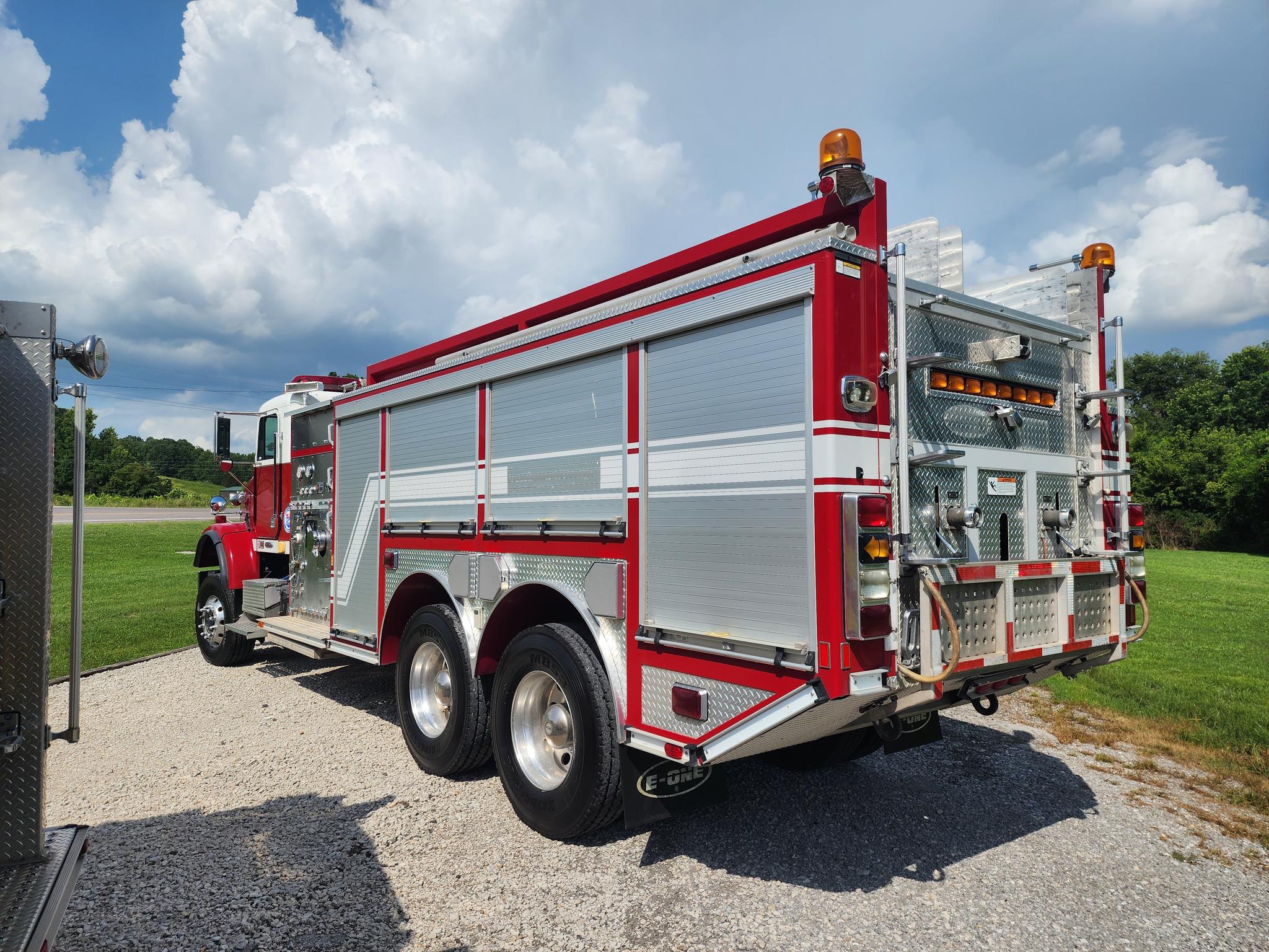 2002 FLD120 EONE 2200 Gallon Tanker 6X6 - image 2